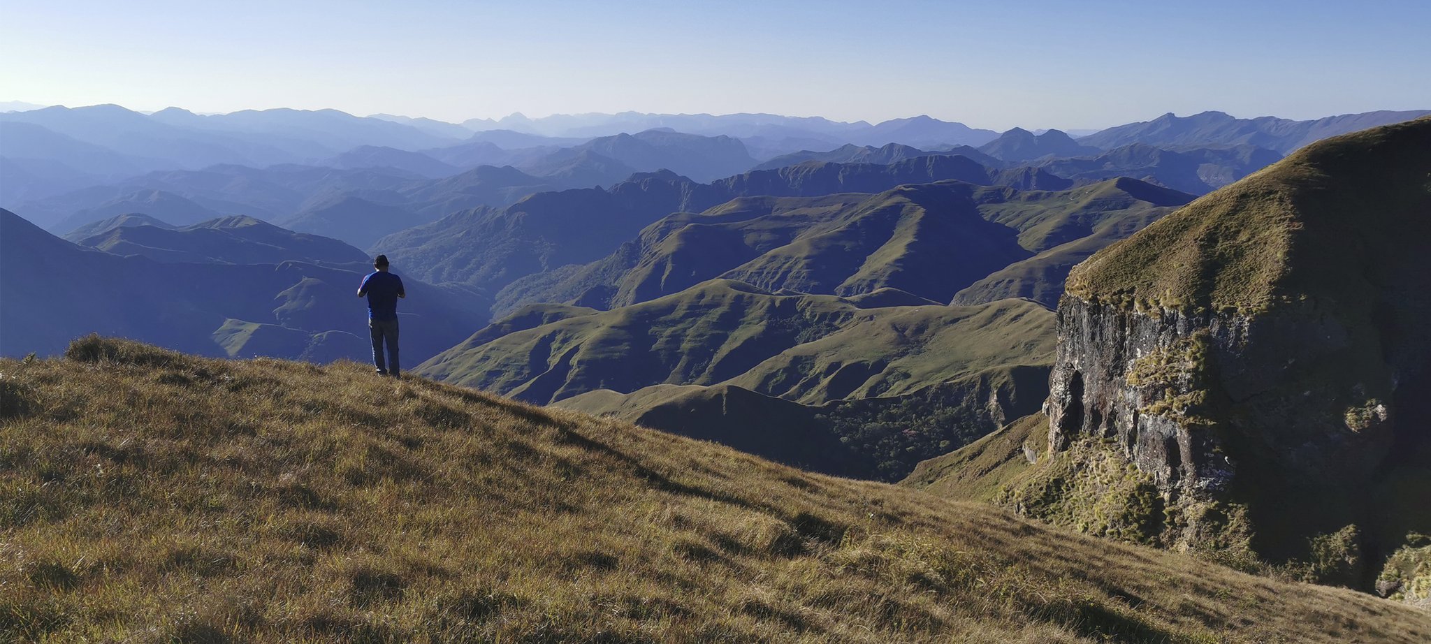 Der atemberaubende Blick in die Andenvorläufer im Nordosten unseres strategischen Hochplateaus