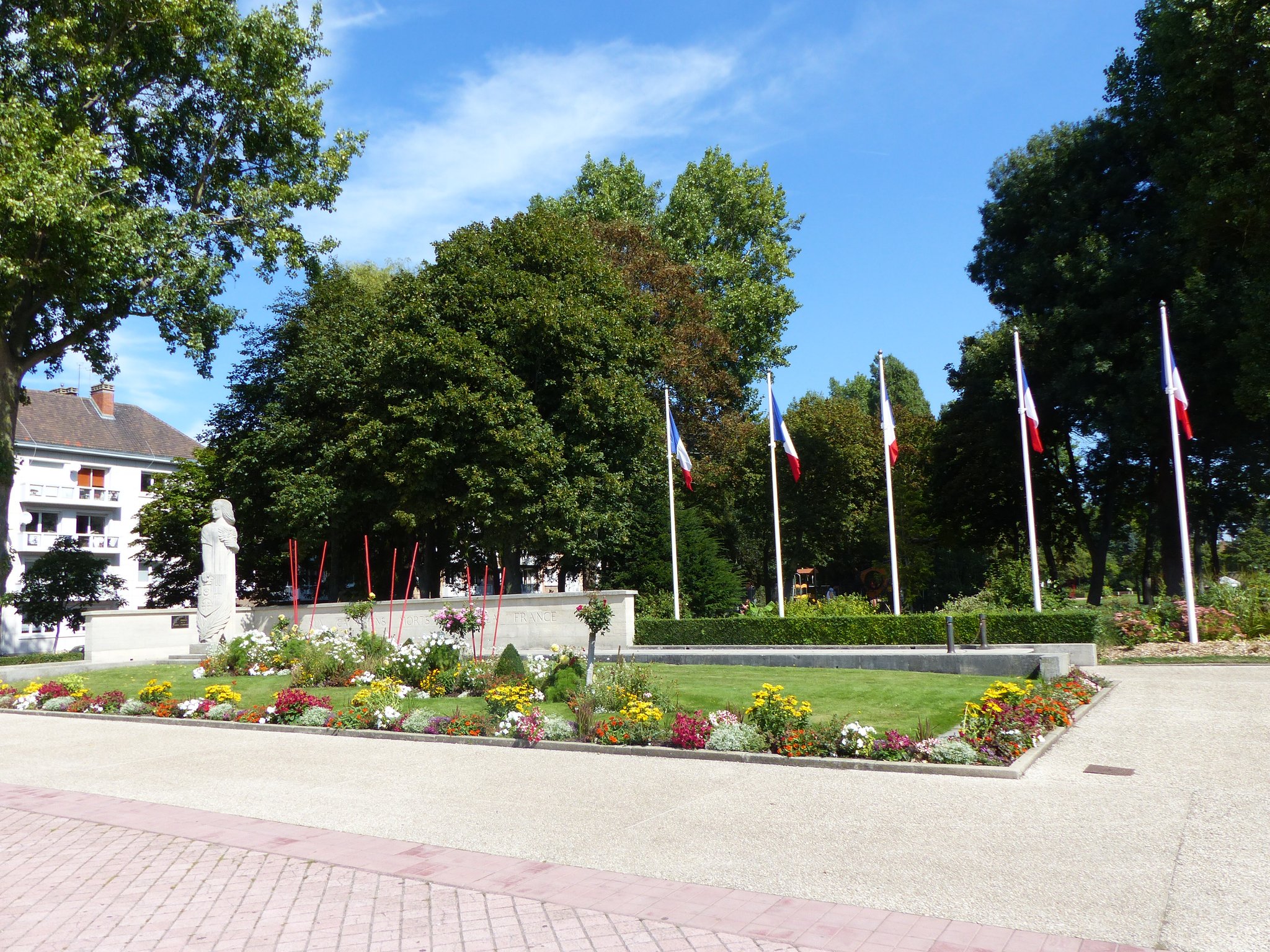 Monument aux morts près du parc Richelieu