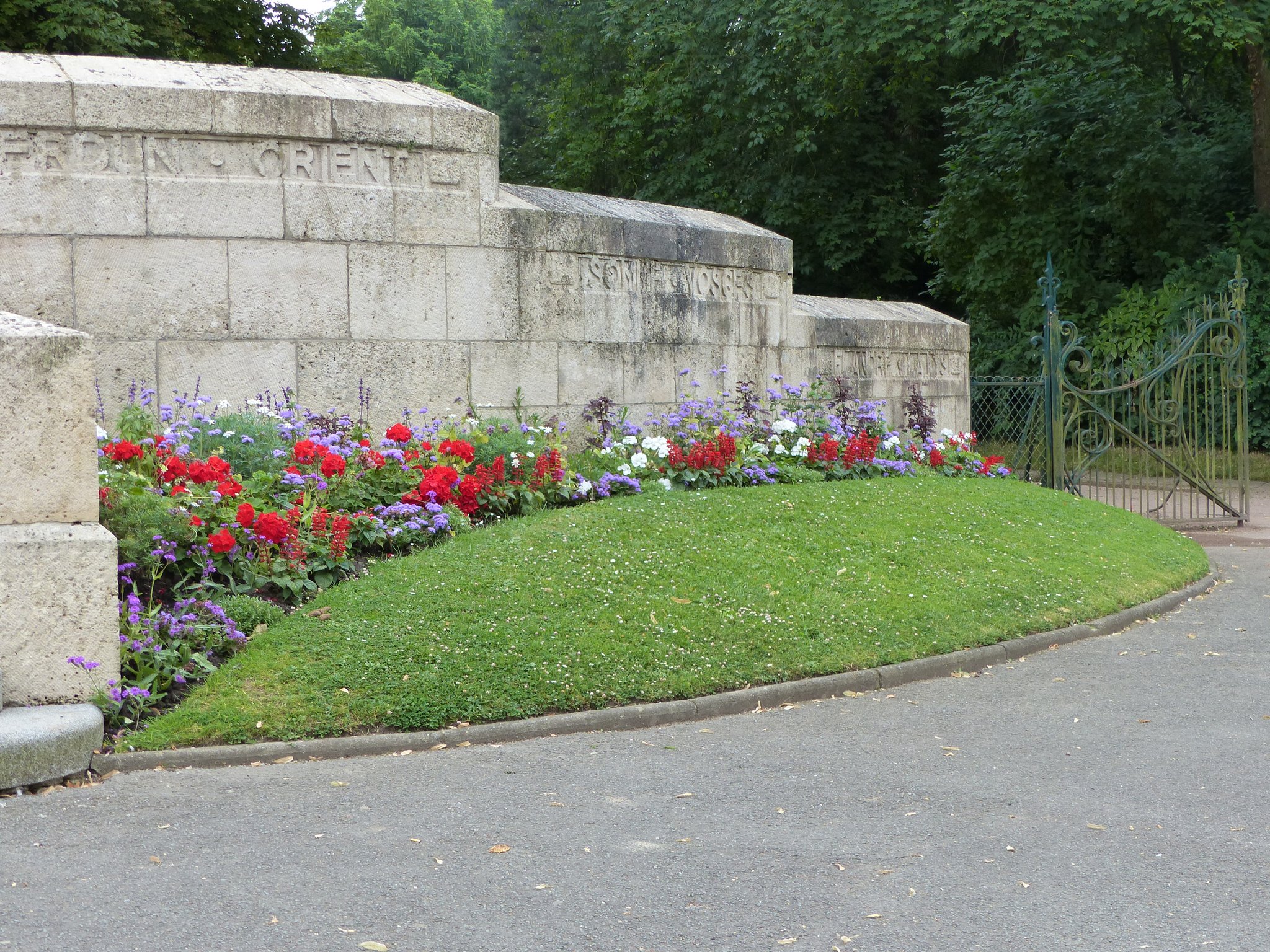 côté Gauche du Monument de la Victoire
