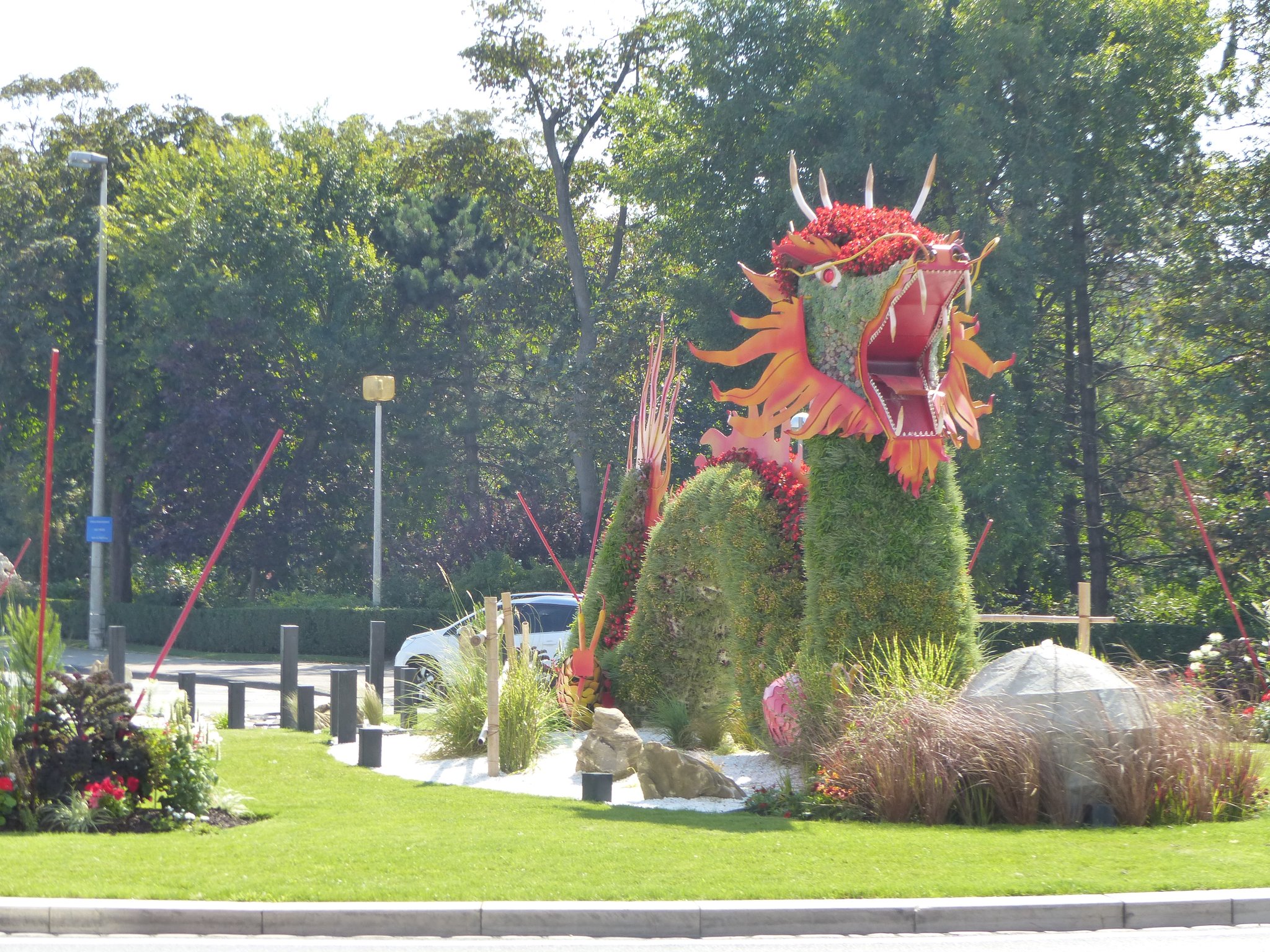 Le Dragon (clin d'oeil à Long Ma) du giratoire