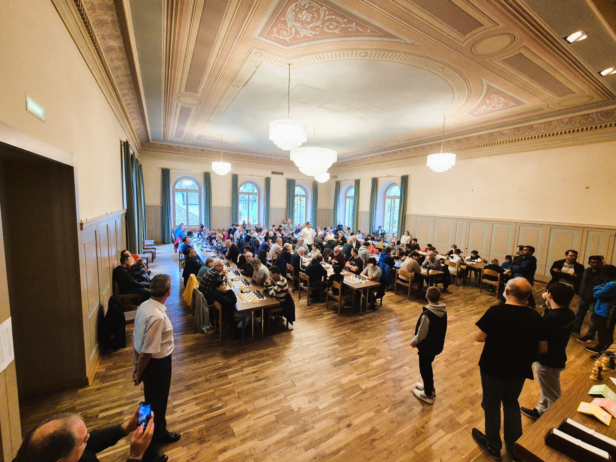 Der schöne Saal bietet die würdige Kulisse für das eindrückliche Turnier