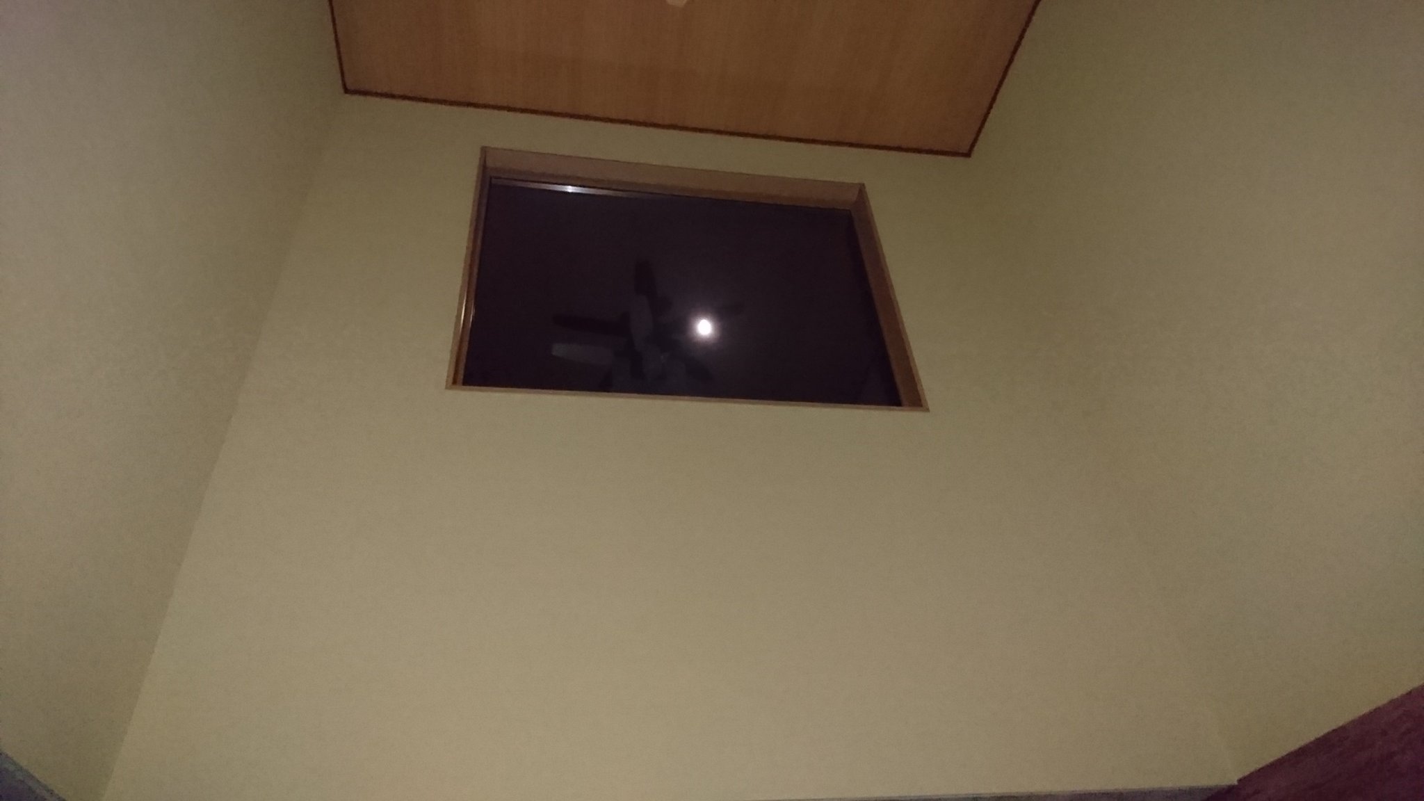 リビング吹き抜けからの月 １