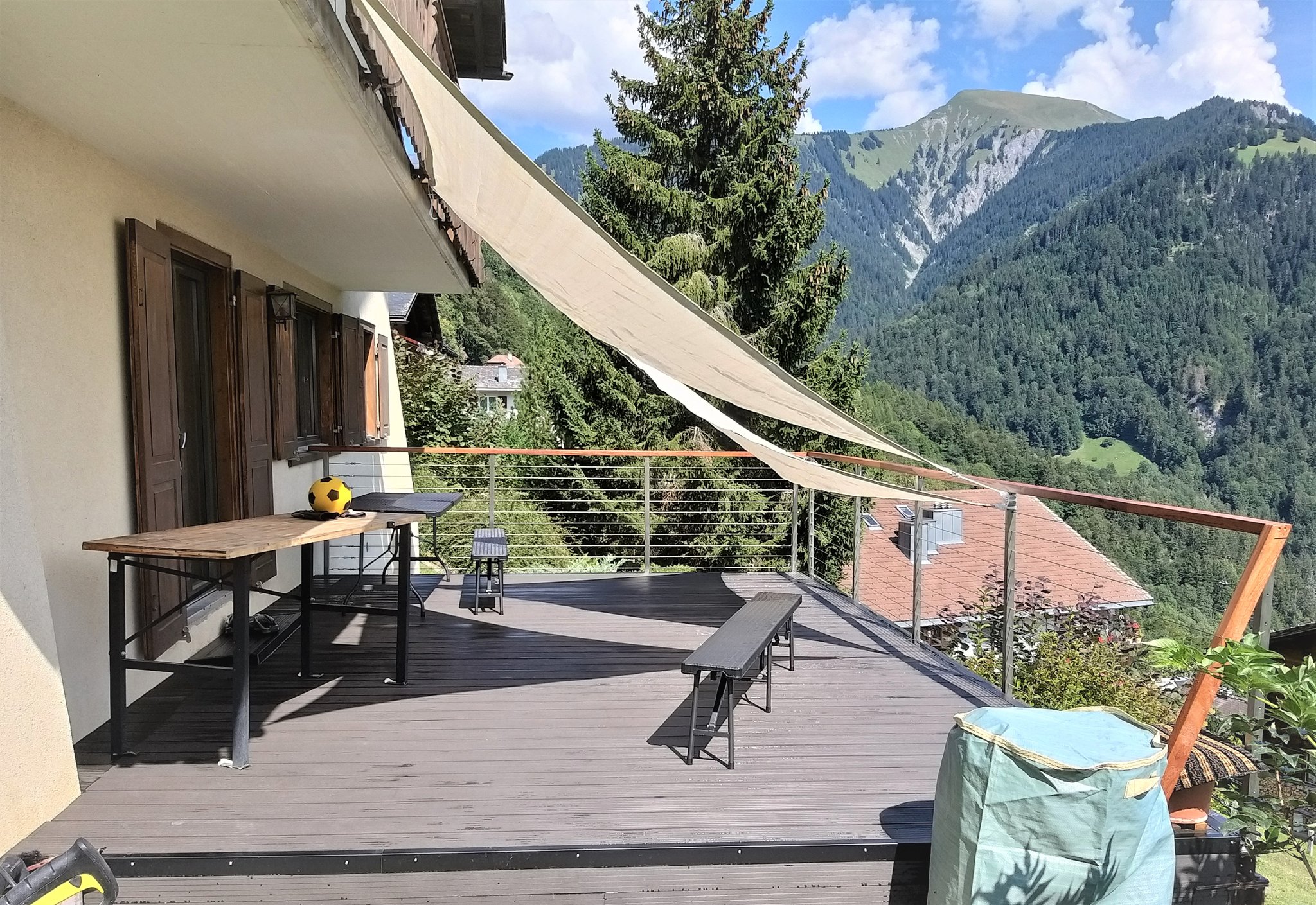 nachher, 24qm ebene Terrasse mit WPC-Dielen