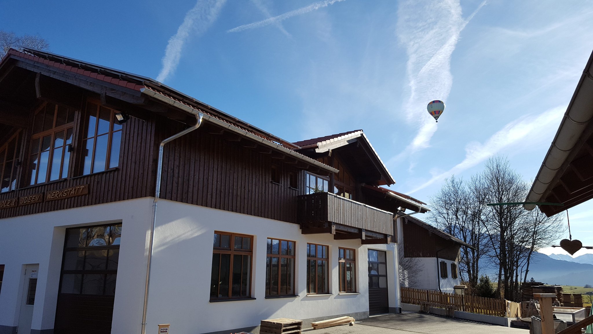 In unserer "Holz & Ideen Werkstatt" fertigen wir Bänke, Tische, Hochbeet...