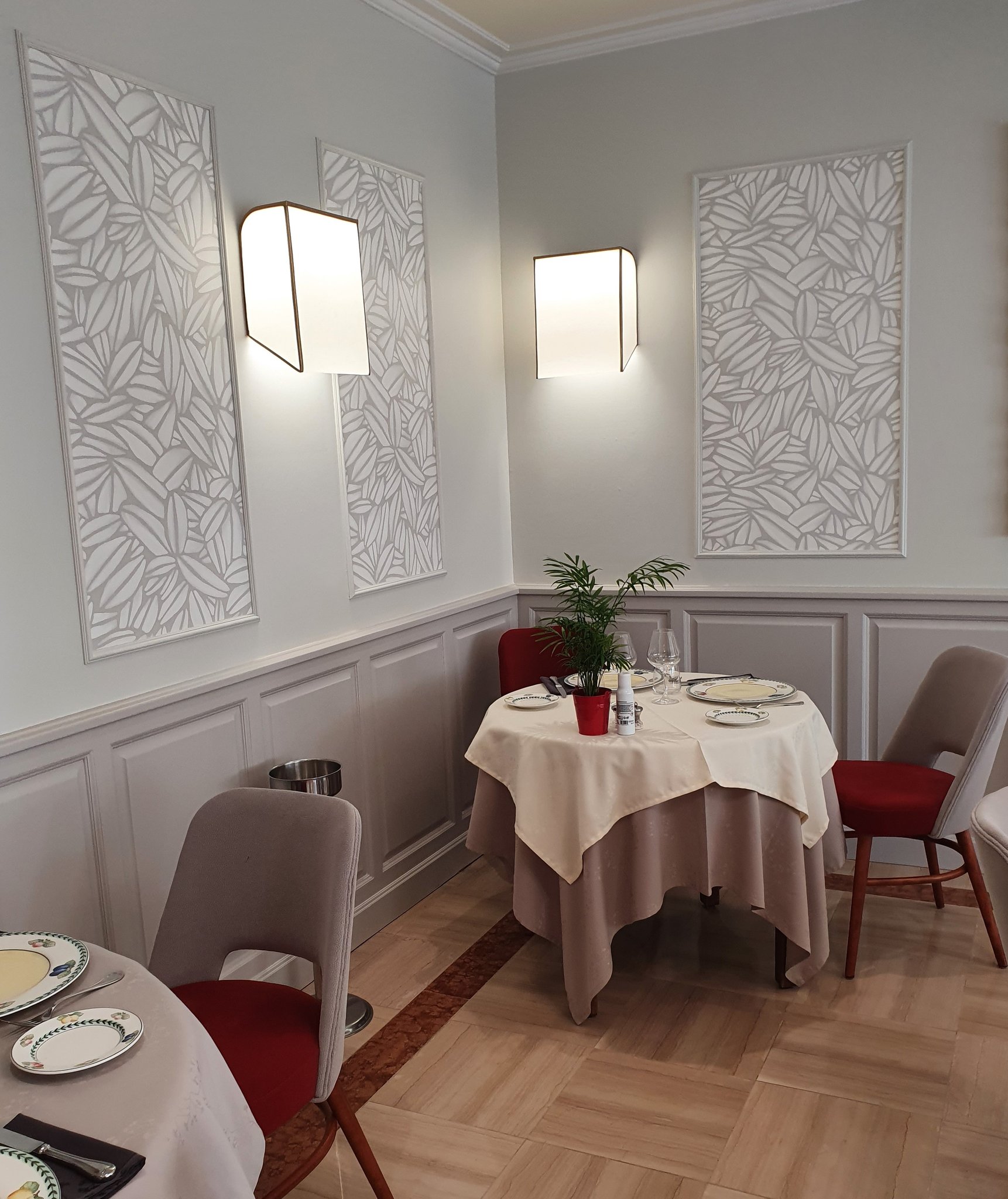 Décoration Au Chapeau Rouge 