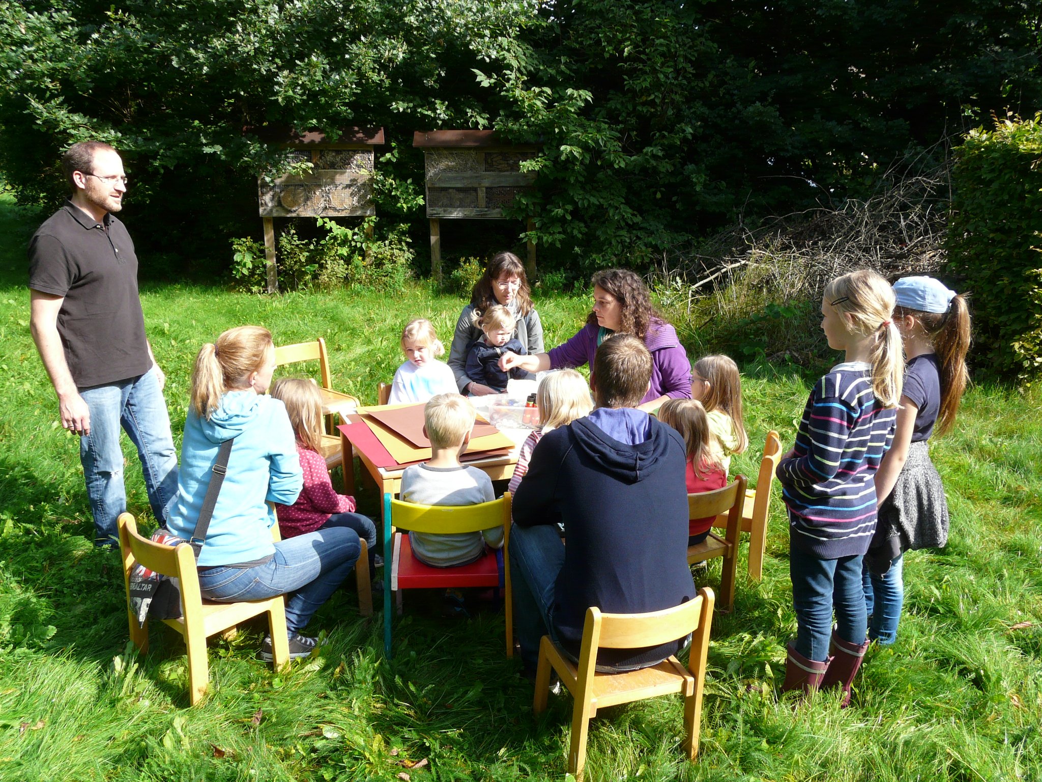 Bastelstunde bei schönstem Wetter