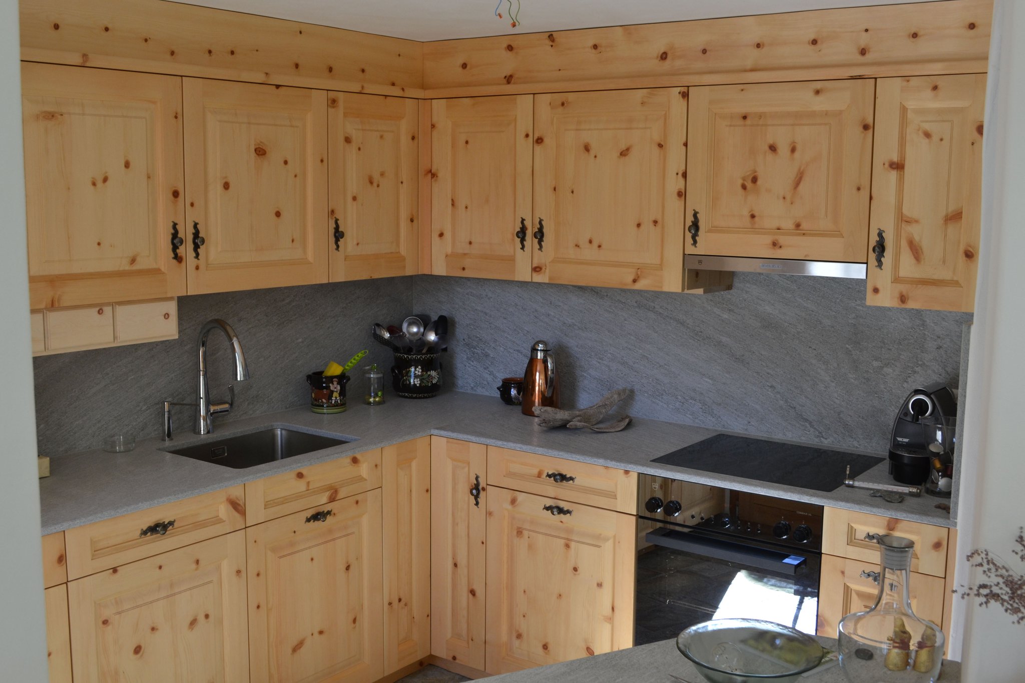 Arvenküche Massivholzküche