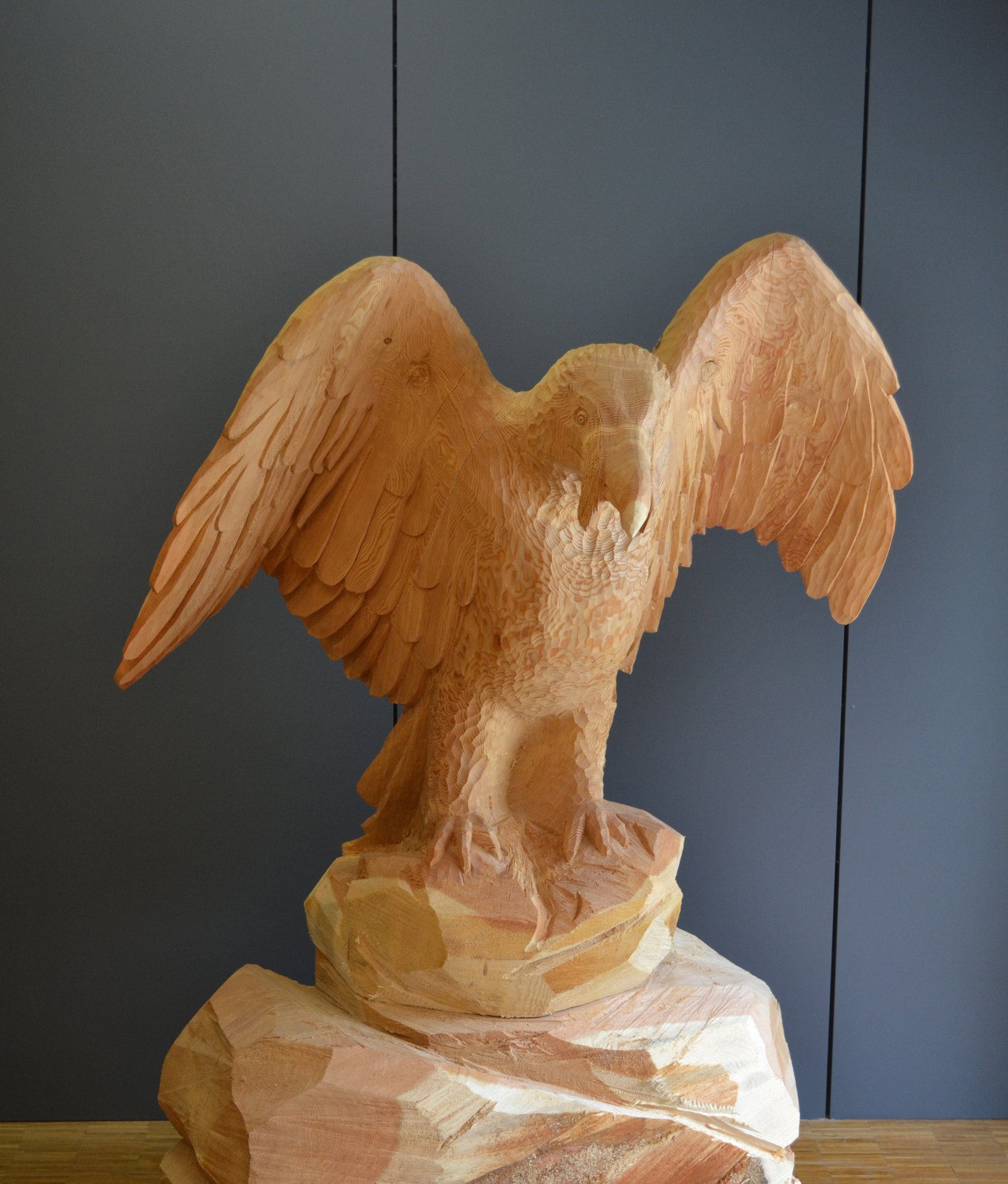 Bartgeier Holzskulptur für Abulapass