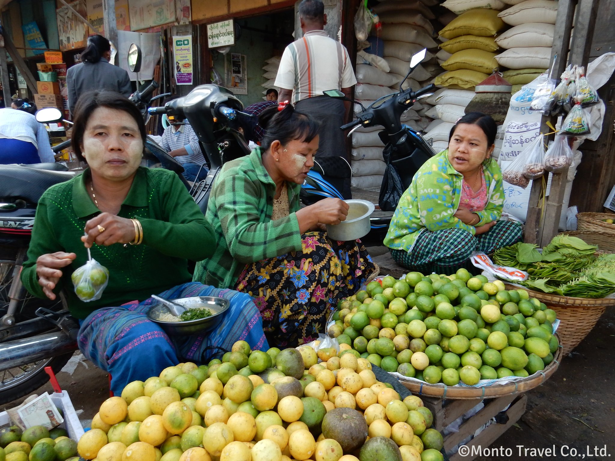 ニャンウーの市場
