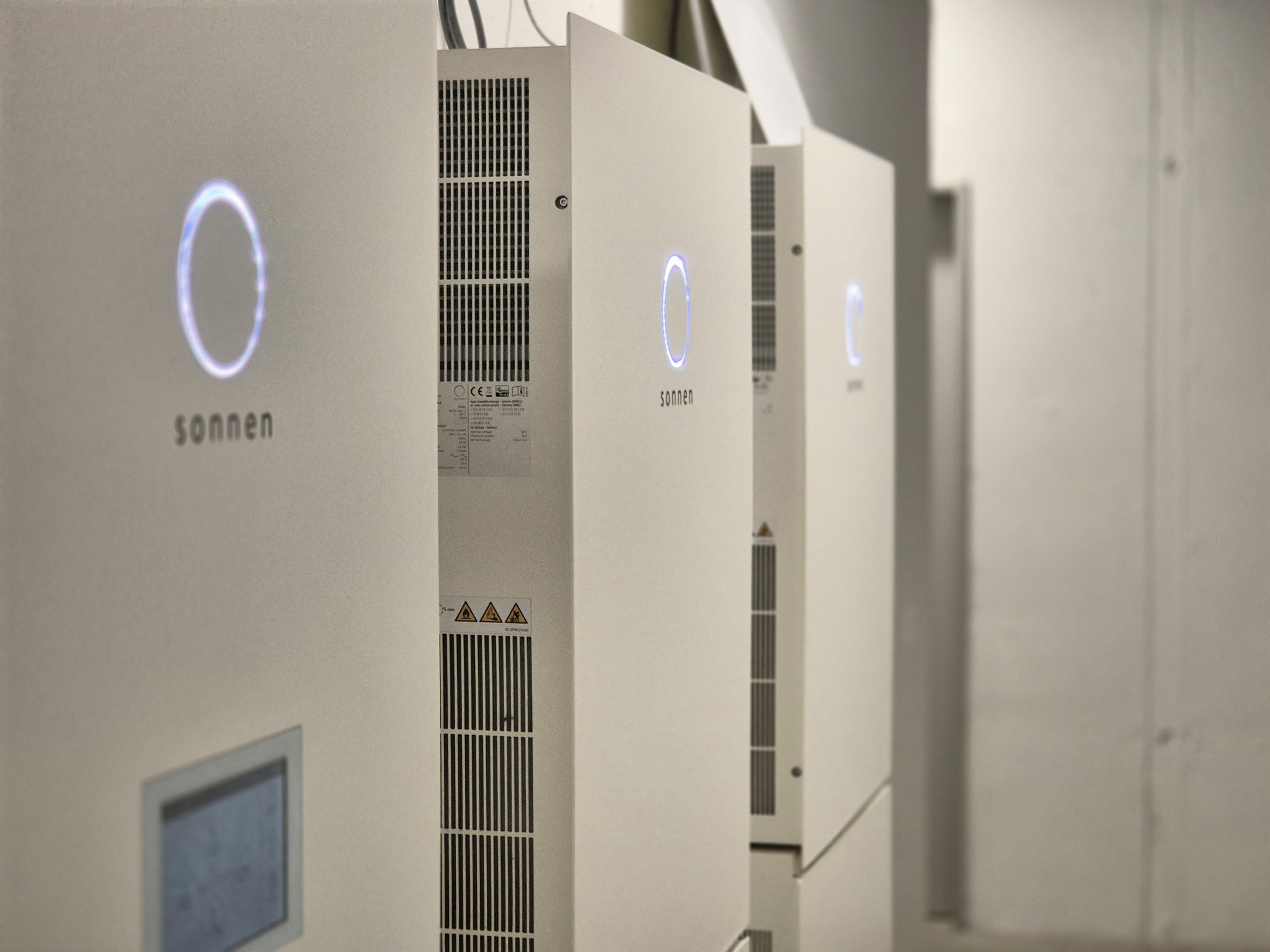 AC- und DC-gekoppelte Solarstromspeicher im Einsatz in Mettmenstetten Zürich – für maximale Eigenstromnutzung und Versorgungssicherheit.