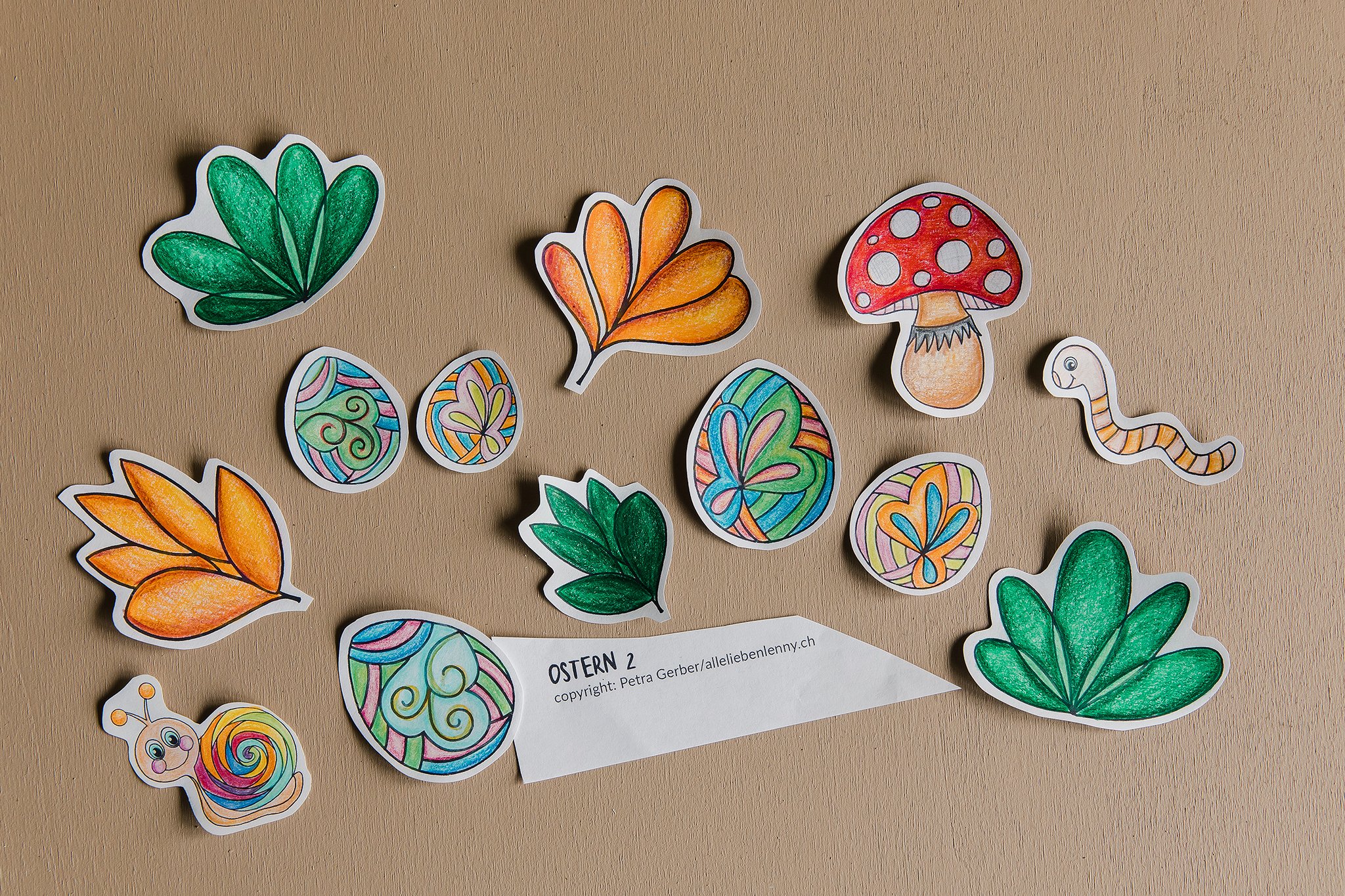 Ostereier, Blätter, Fliegenpilz, Schnecke, Wurm