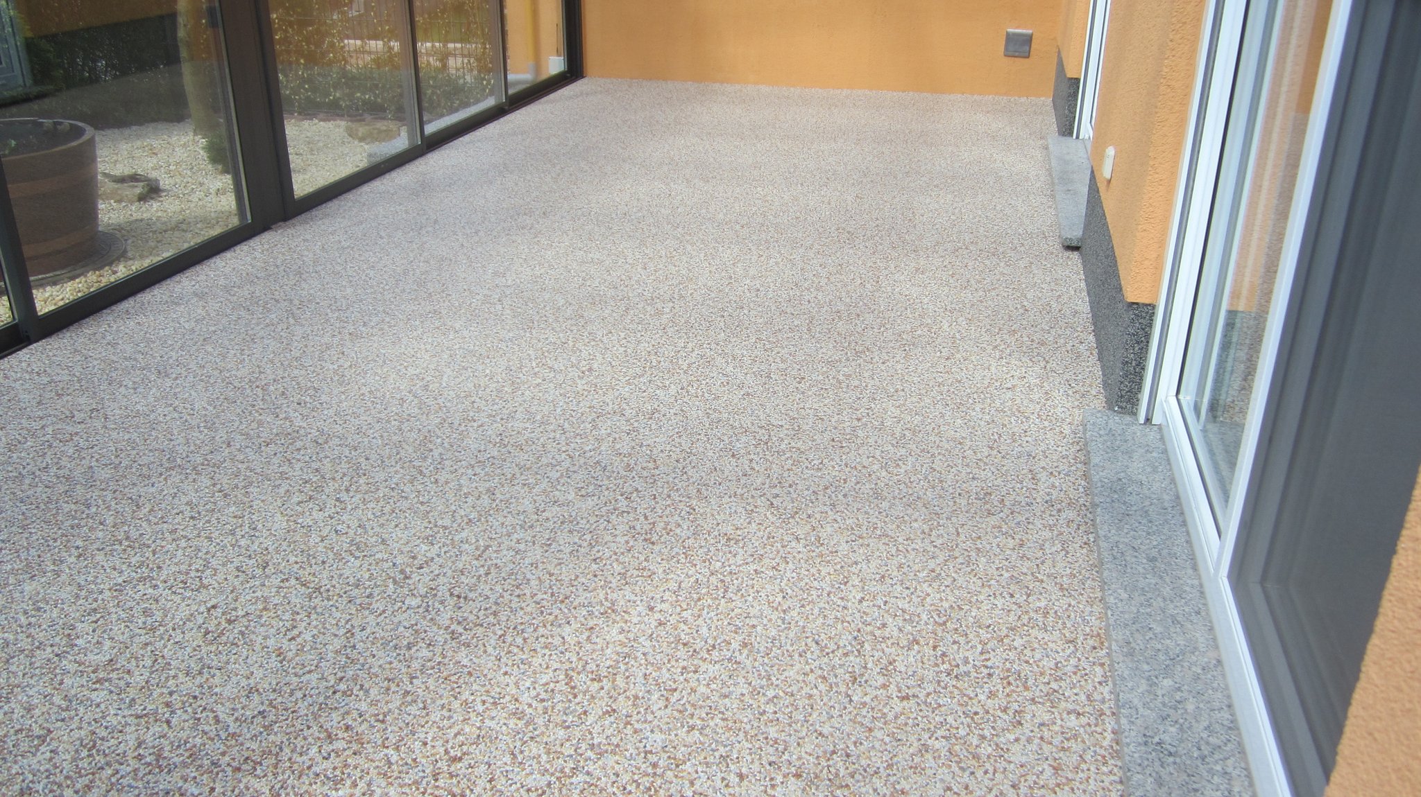 Wintergarten in Erfurt mit Steinteppich