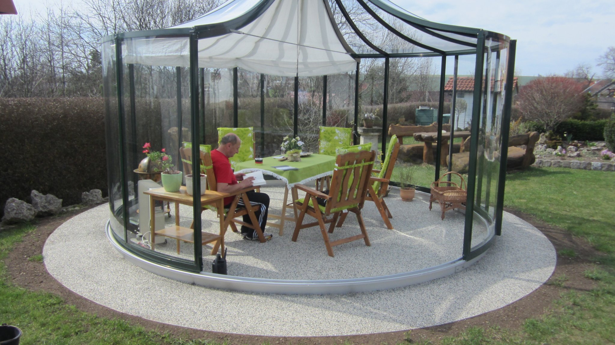 ein moderner Wintergarten mit Mix bergamo