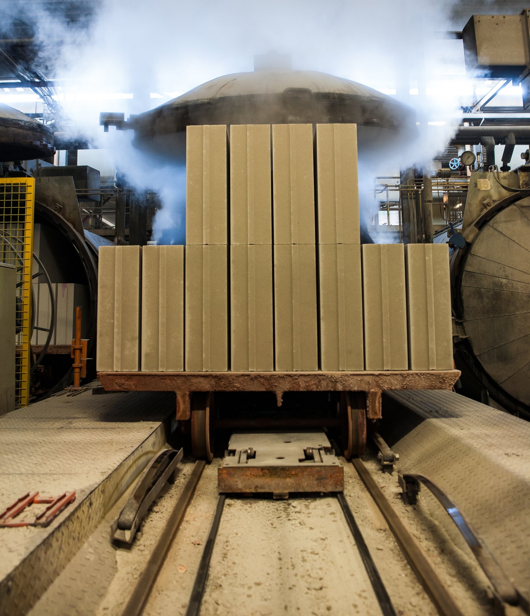 Nieuwe kalkzandsteen verlaat volledig automatisch de autoclaaf