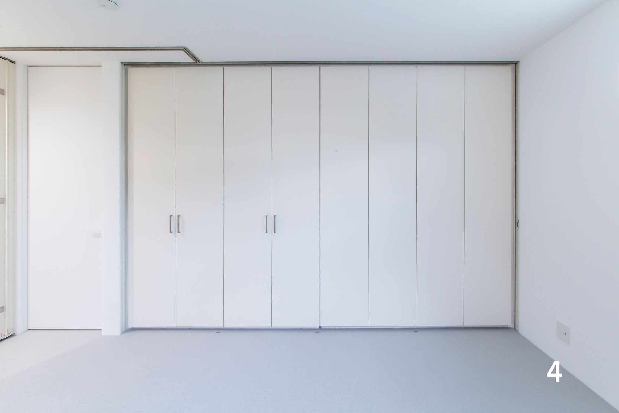 4．大きく2部屋（10帖ずつ）に区切る