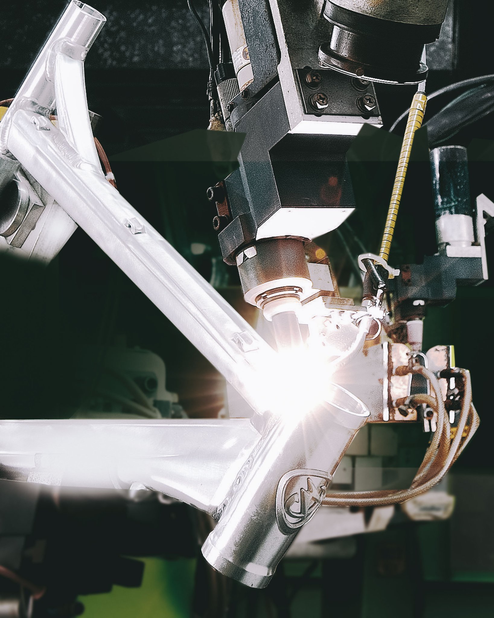 Merida about us - Die Meilensteine der Firmengeschichte: 1996 — Merida führt robotergeführte Schweißtechnologie ein