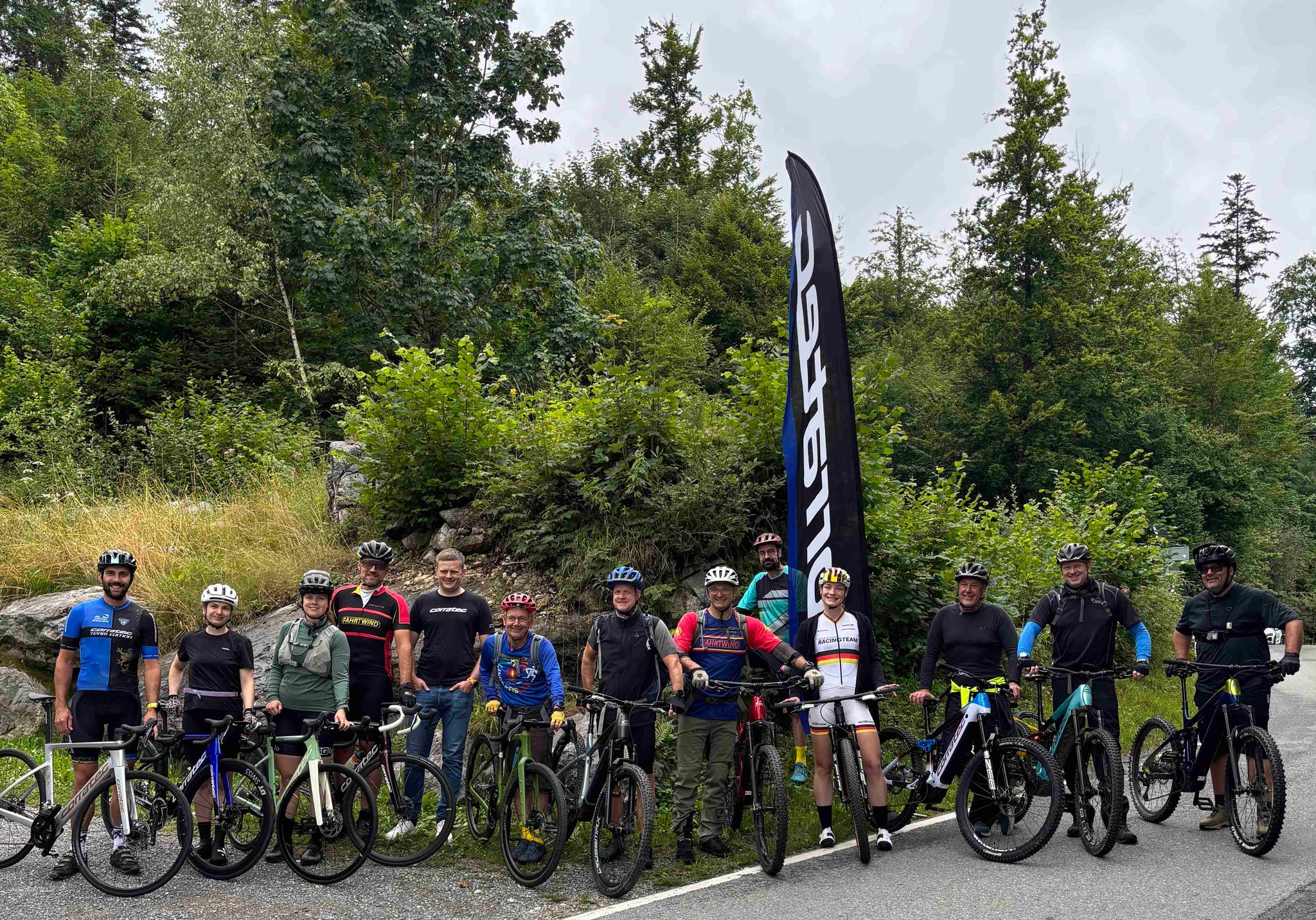 Medienvertreter konnten die Innovationen bei ausgiebigen Ausfahrten im Inntal selbst testen ©corratec