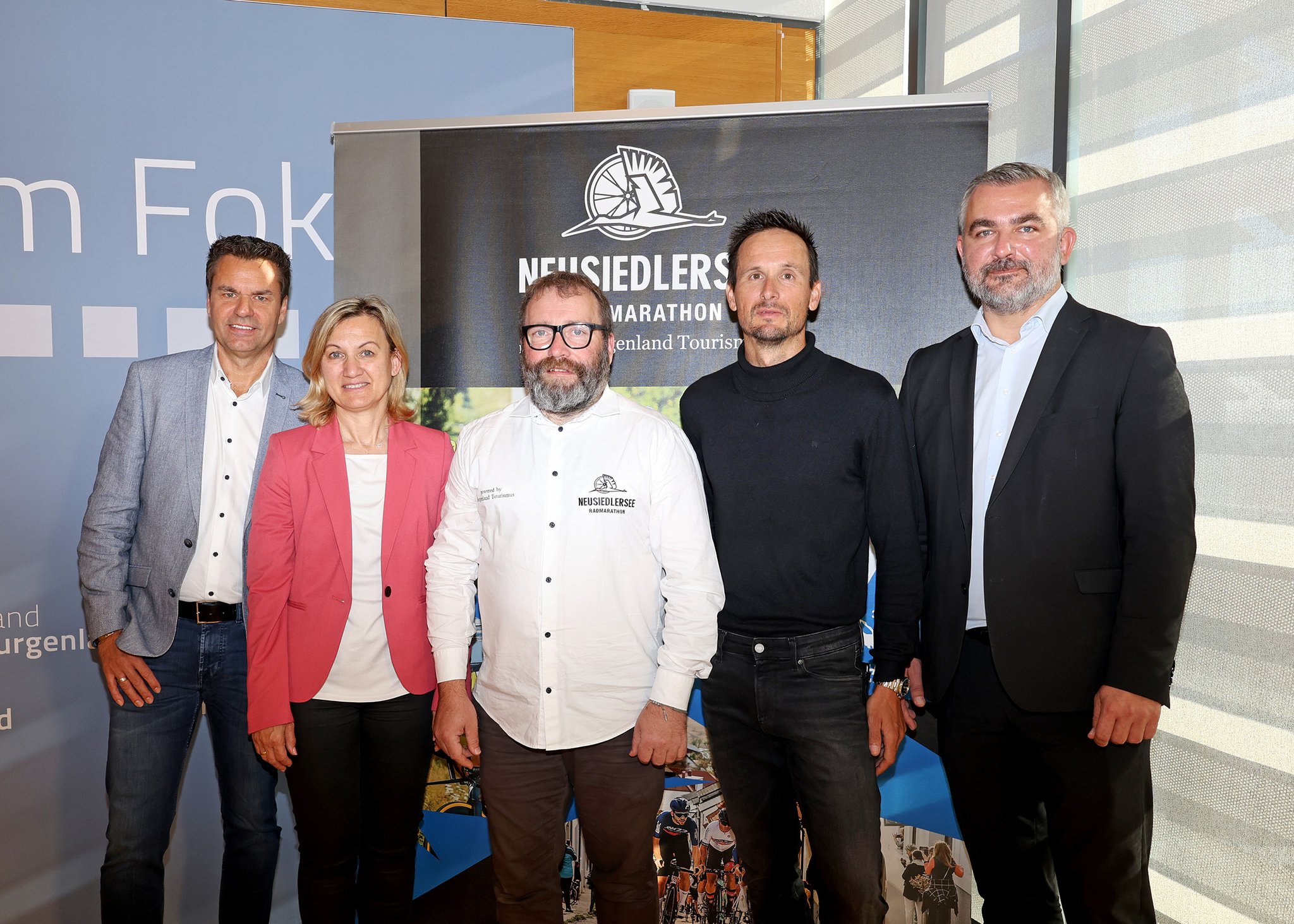 Präsentation der WM-Bewerbung, v.l.n.r.: Didi Tunkel (GF Burgenland Tourismus), Bettina Zentgraf (Bürgermeisterin Mörbisch), OK-Chef Hannes Hessenberger, Ex-Radprofi Johnny Hoogerland, Sportlandesrat Heinrich Dorner (©: Landesmedienservice Burgenland)