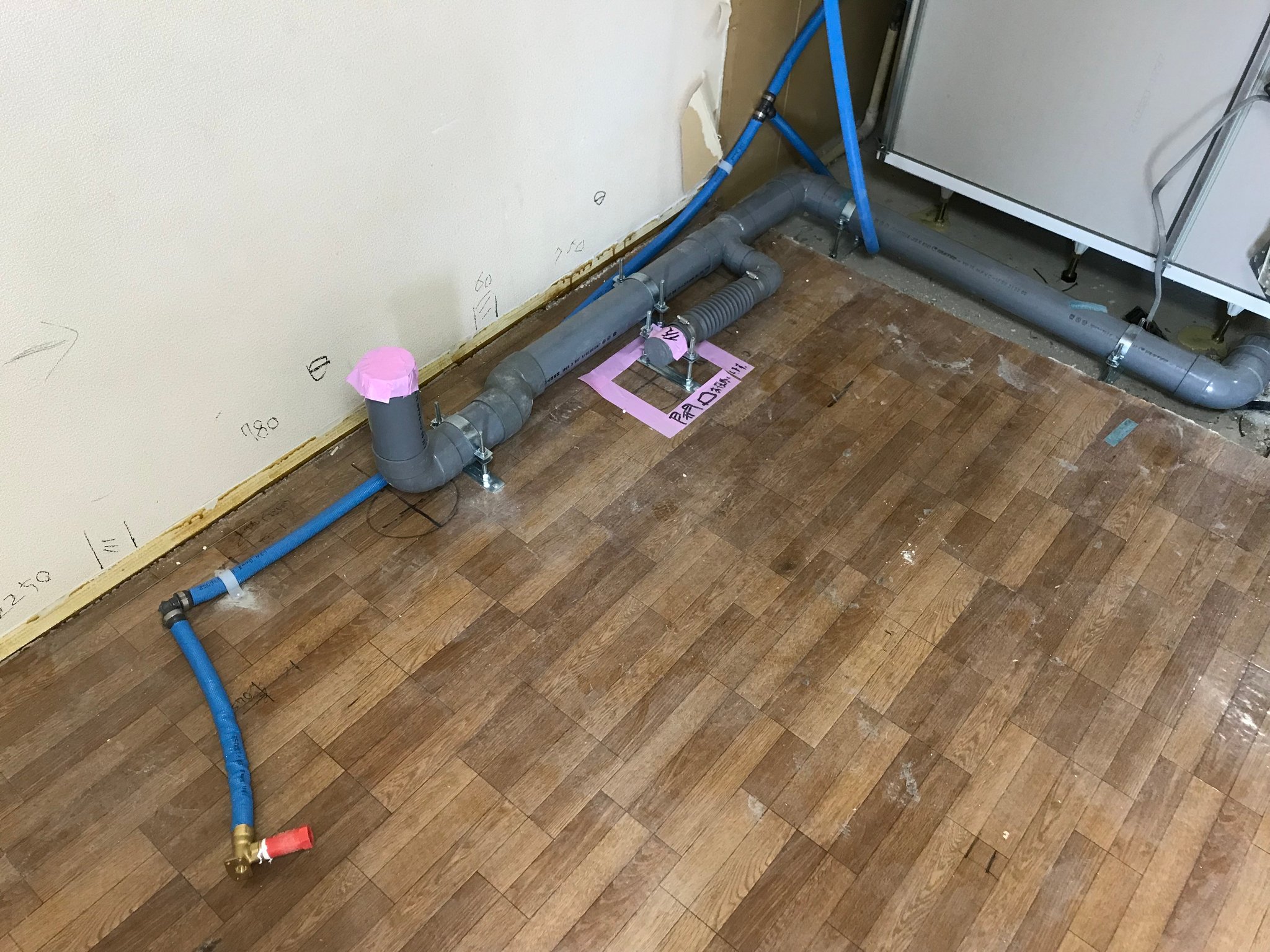 トイレ・洗濯スペース　配管工事