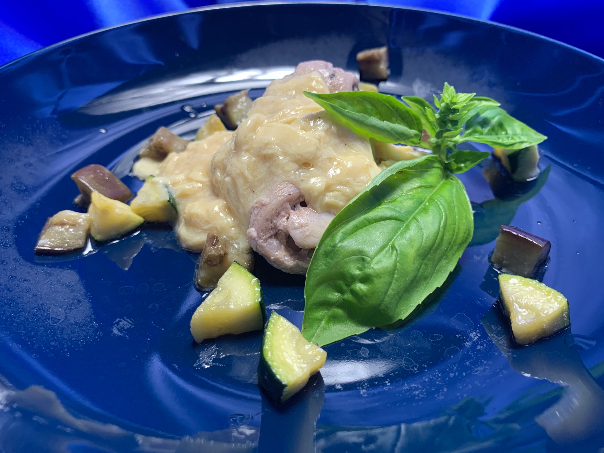 うさぎのクリーム煮とろゆばソース掛け