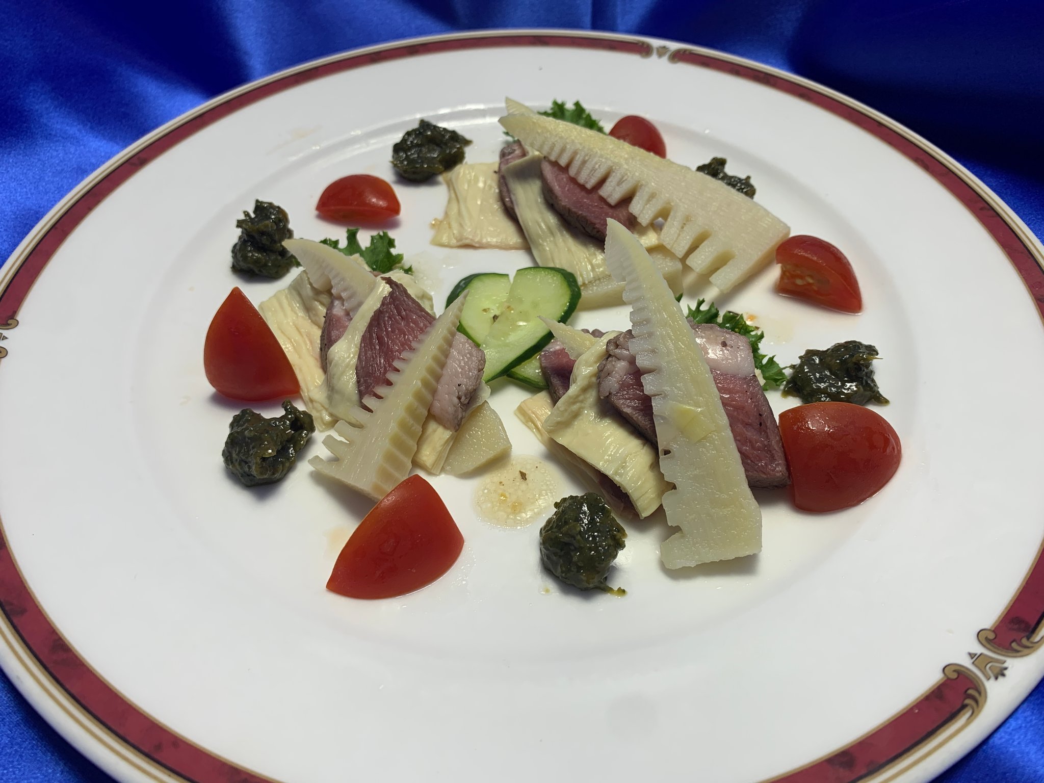 猪と自家採れ筍と地元産湯葉のカルパッチョ木芽ソース添え