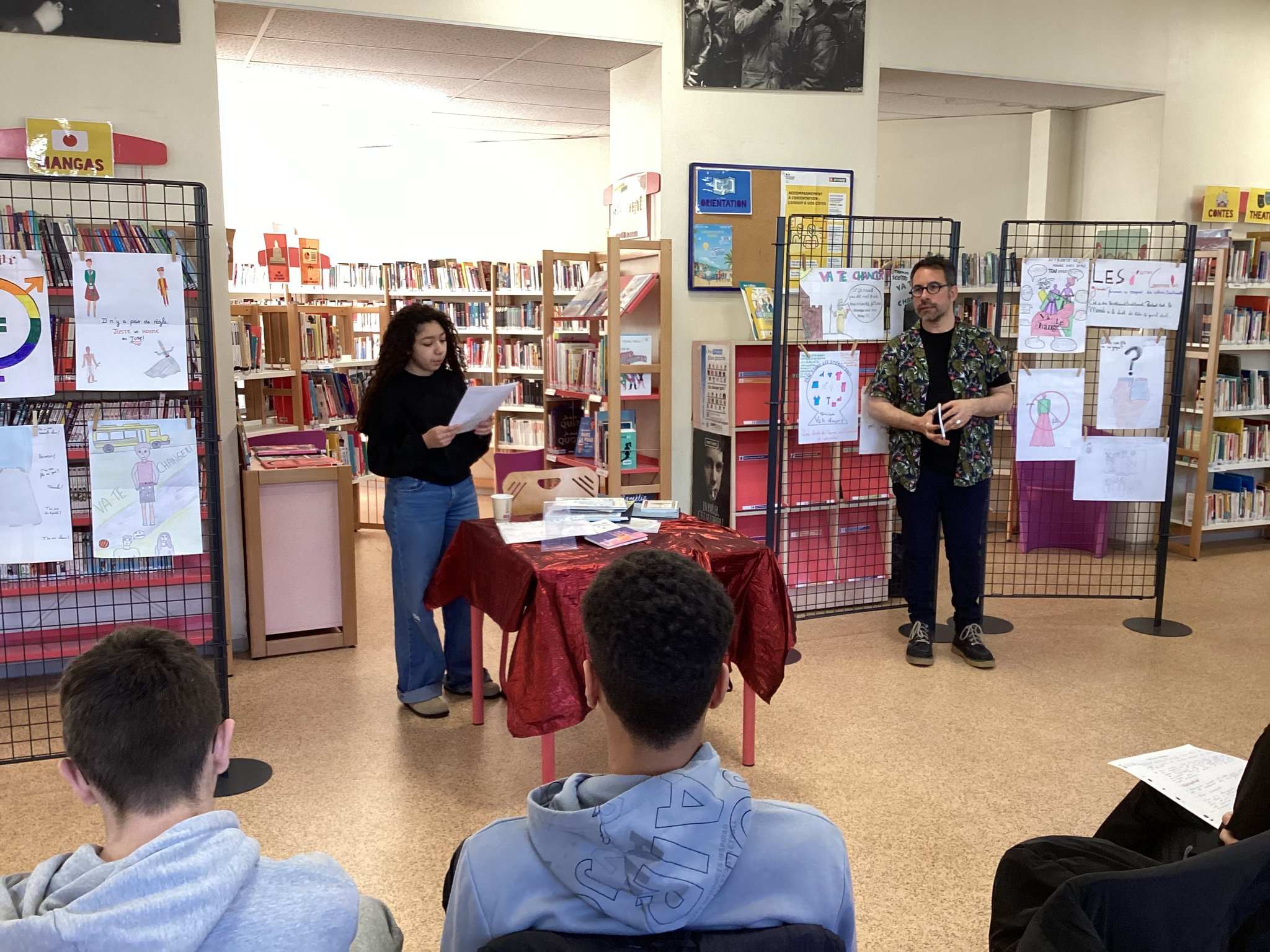 Les élèves de 3è2 présentent leurs travaux à Thomas Scotto 