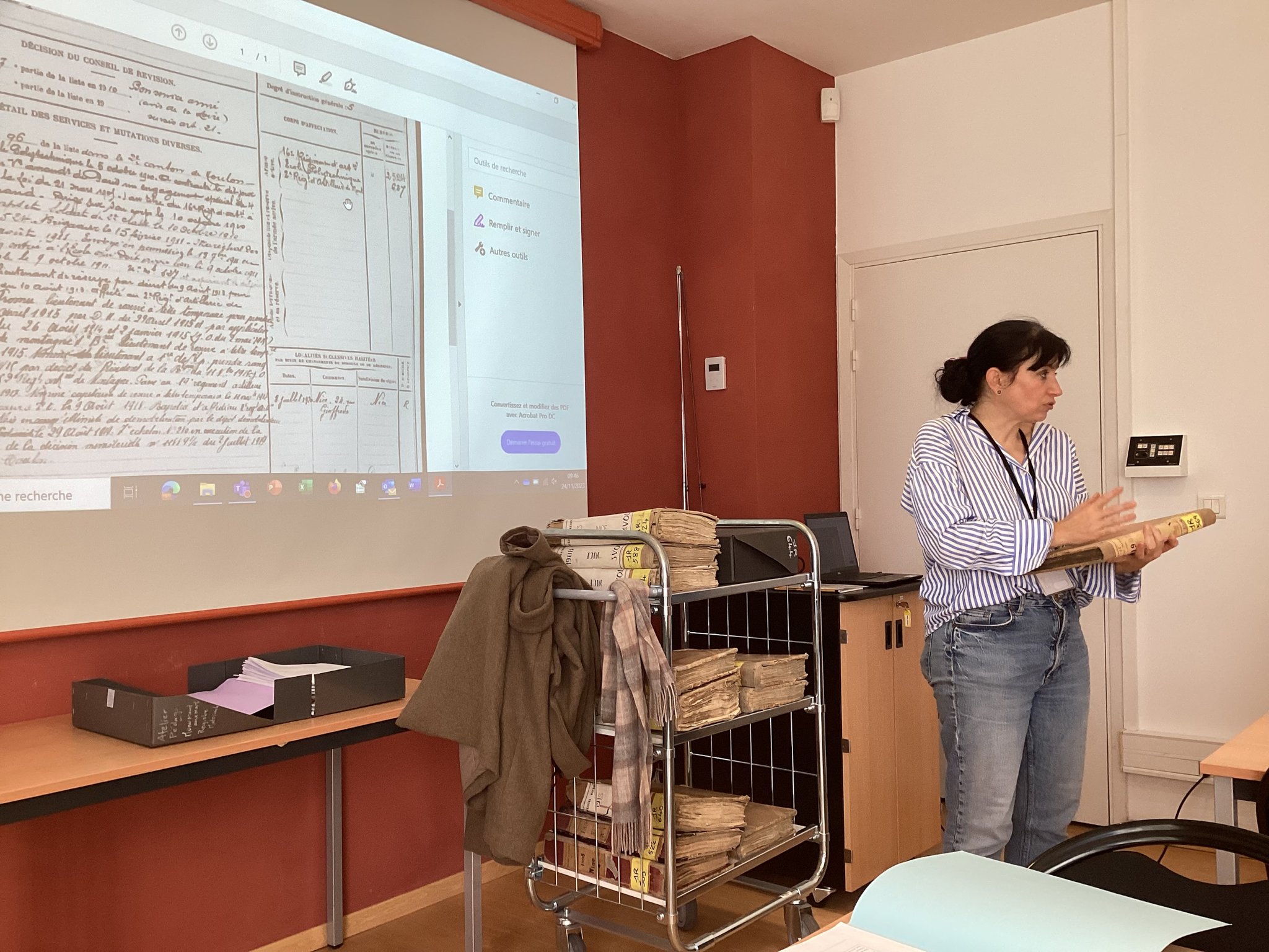 Encadrement des élèves par Mme Huguet, médiatrice des Archives départementales 06