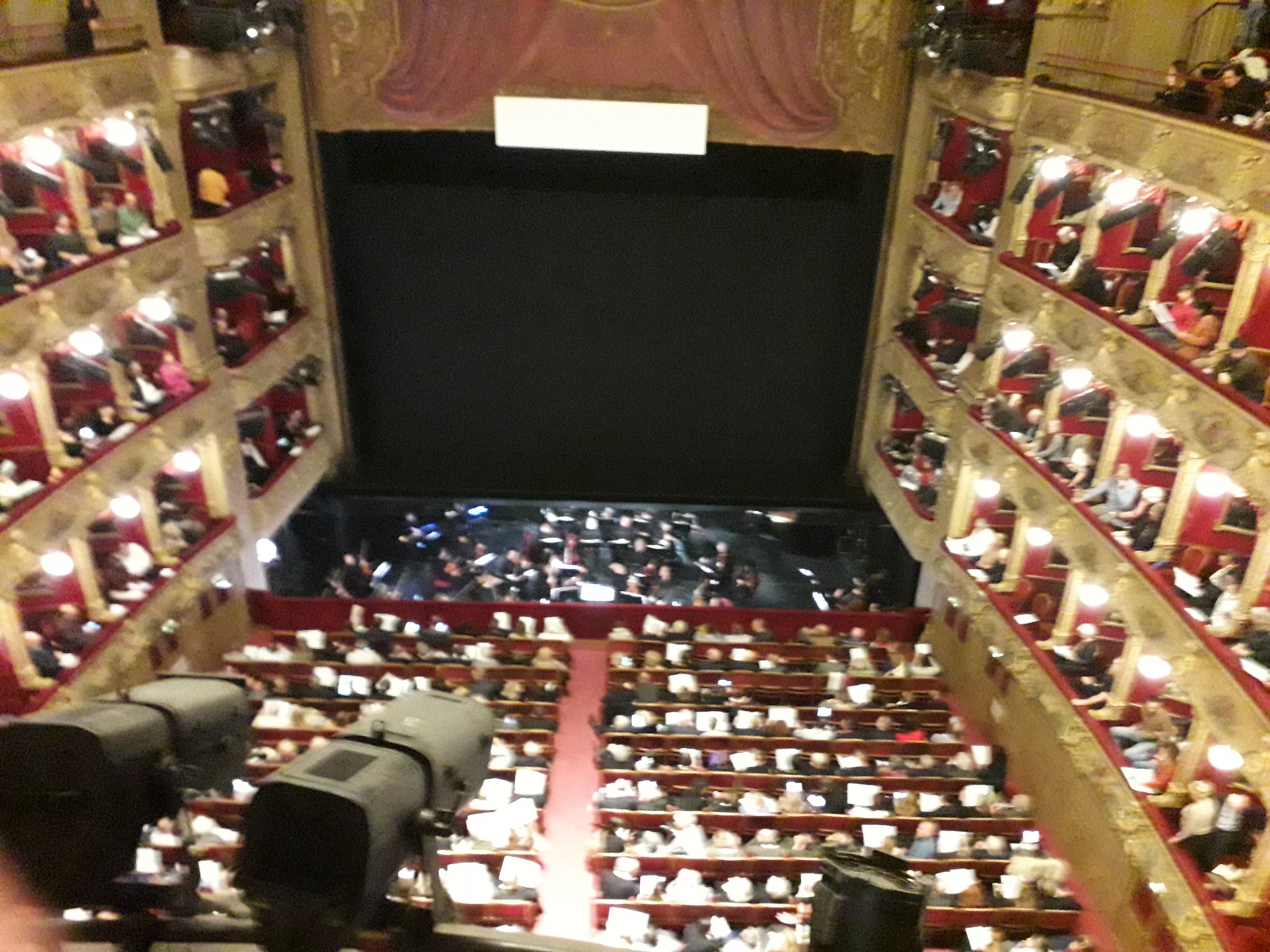 ... avant le lever de rideau