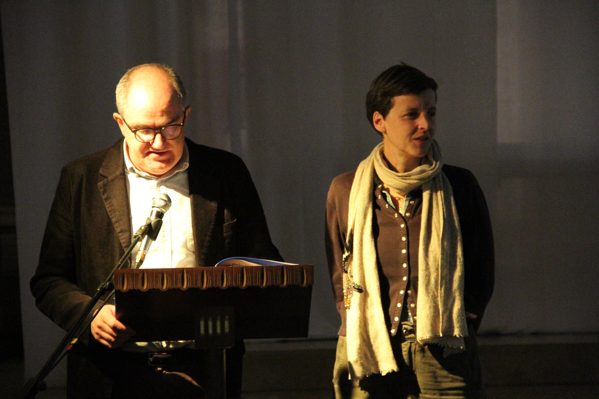 Les lecteurs des inter-tableaux lors des répétitions - (c) JDR