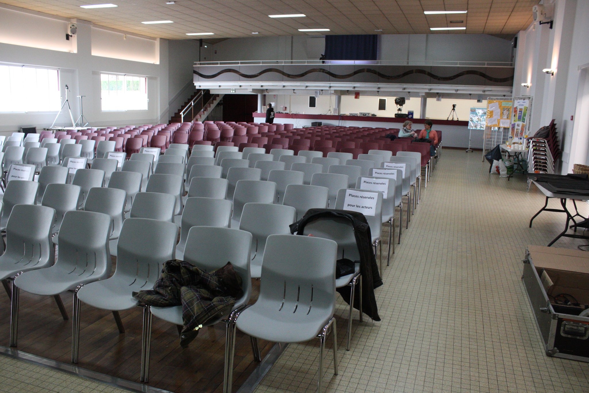 Salle des fêtes - ( c) JDR