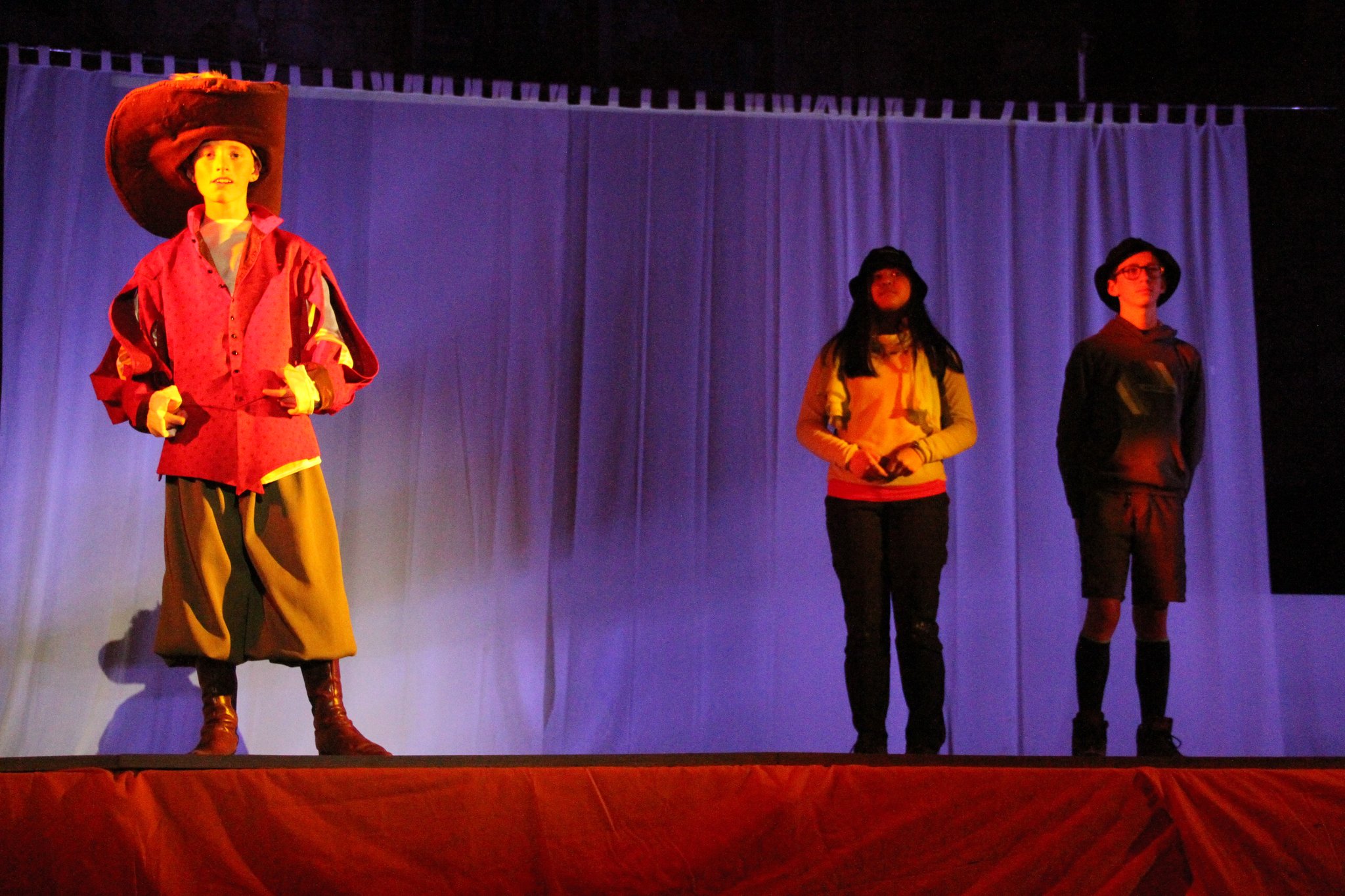 Deux voyageurs découvrent l'hospitalité sur le chantier de la cathédrale (c) JDR