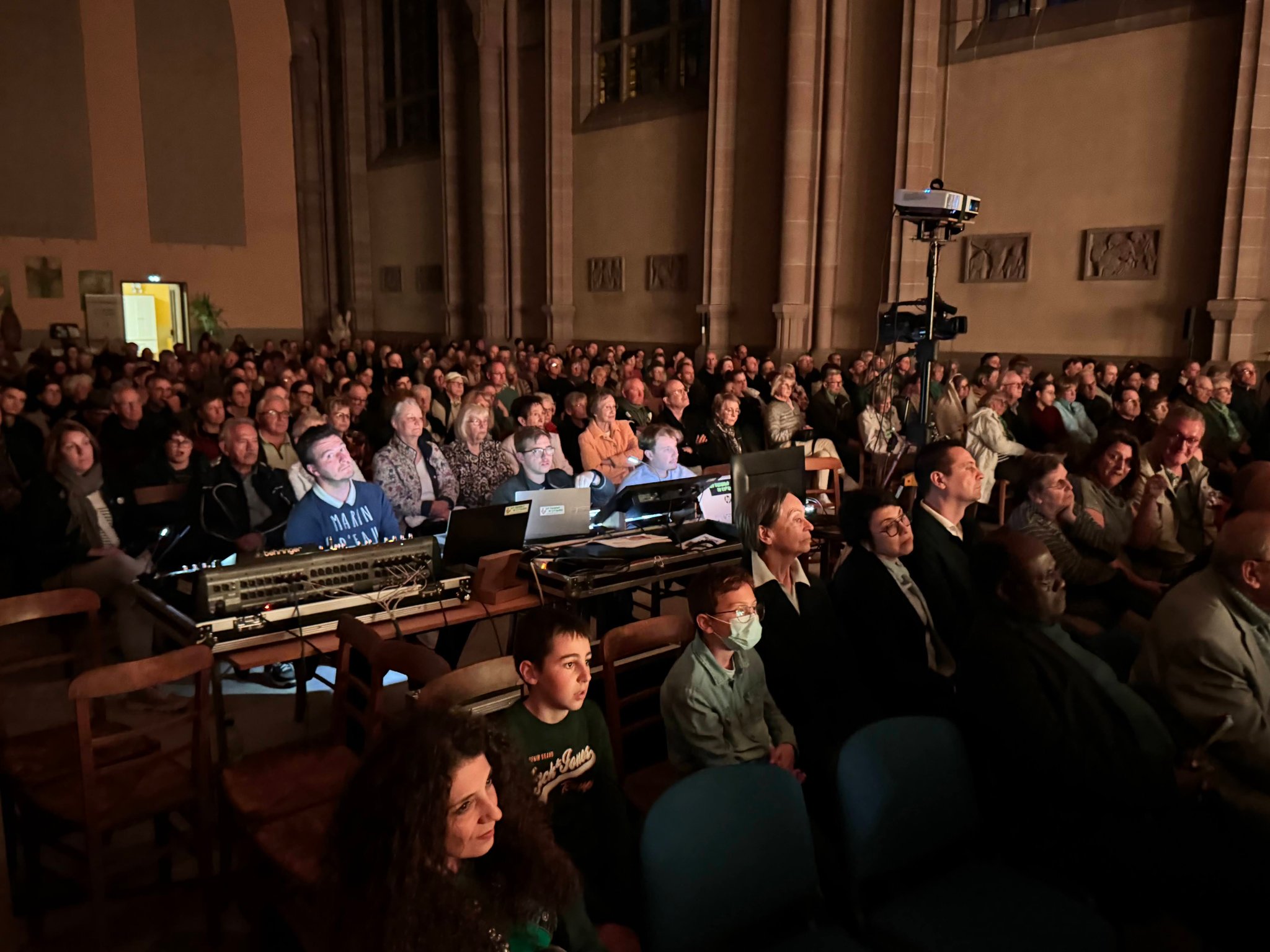 Un public captivé - (c) communauté de paroisses de Saint Joseph