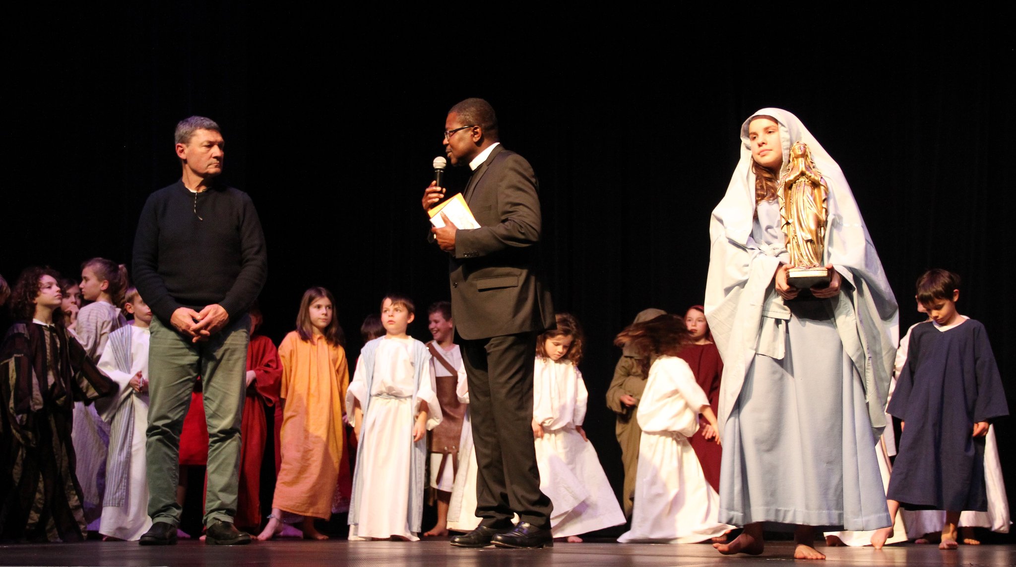 Le salut et les remerciements (c) Père Serge