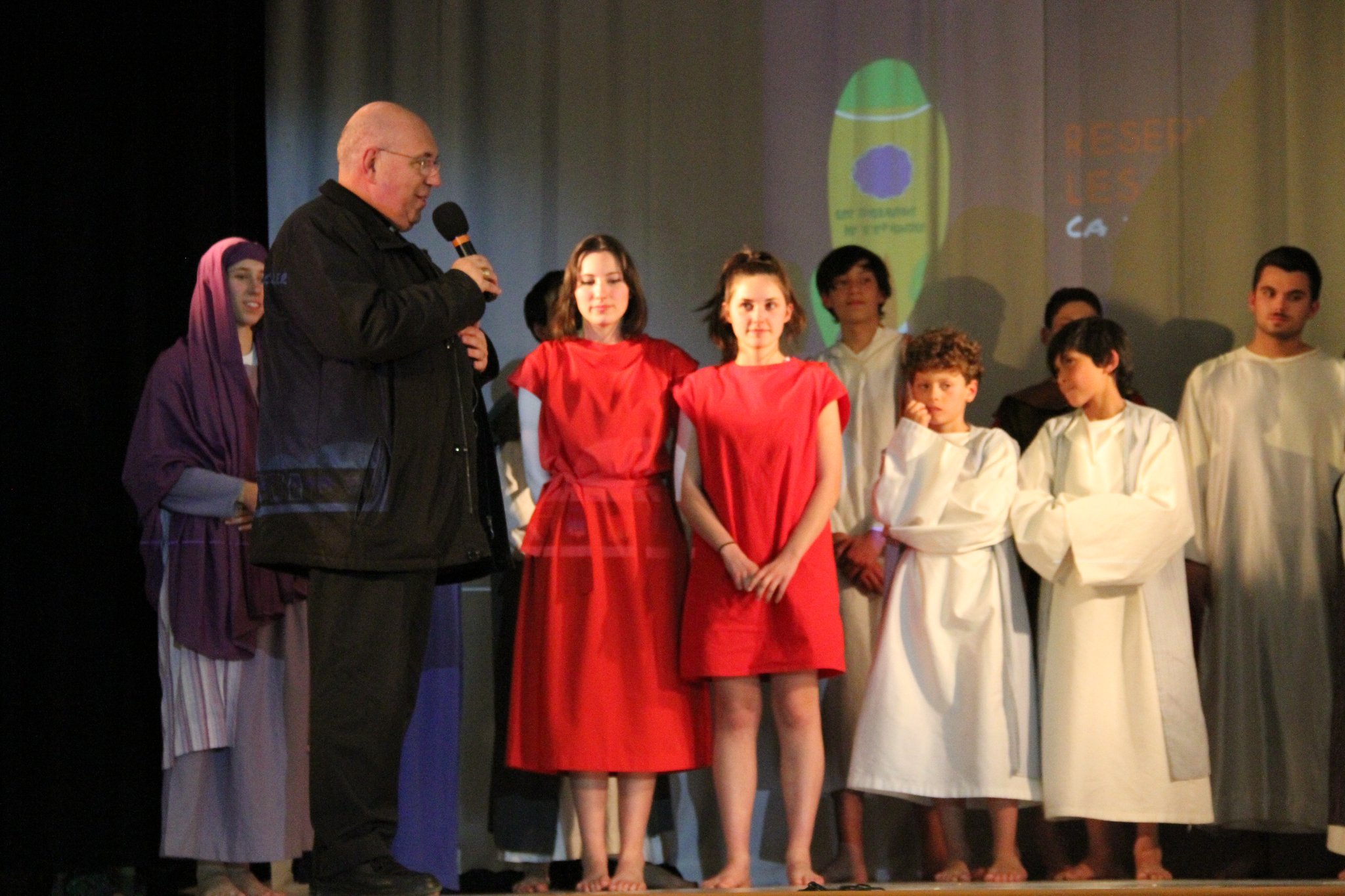 Les félicitations de l'Evêque auxiliaire - (c) JDR