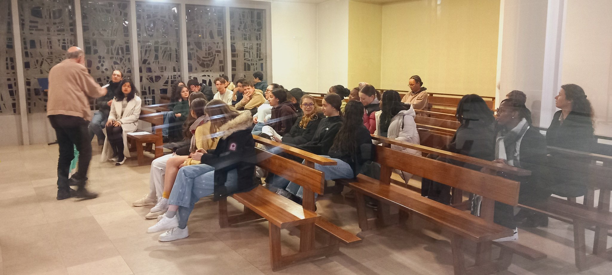 Temps de prière avant le spectacle - (c) JDR