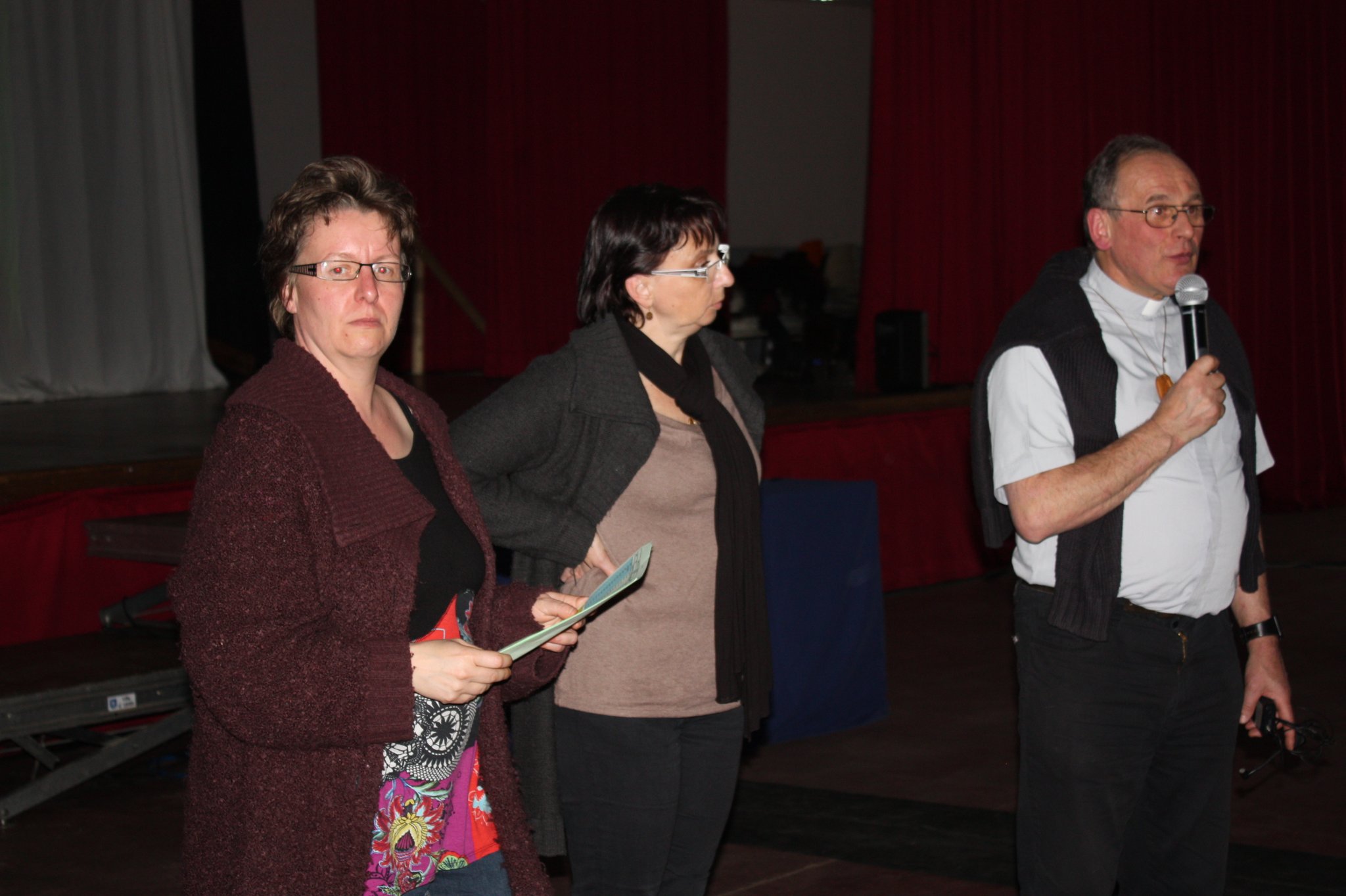 Les animatrices et père Serge Solignac (© photo JDR)