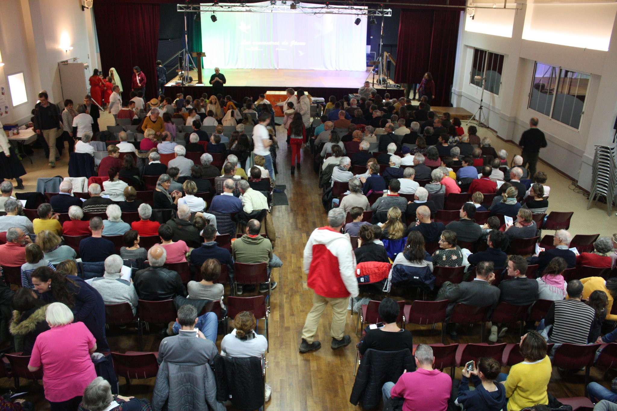 Une salle pleine à craquer - ( c) JDR