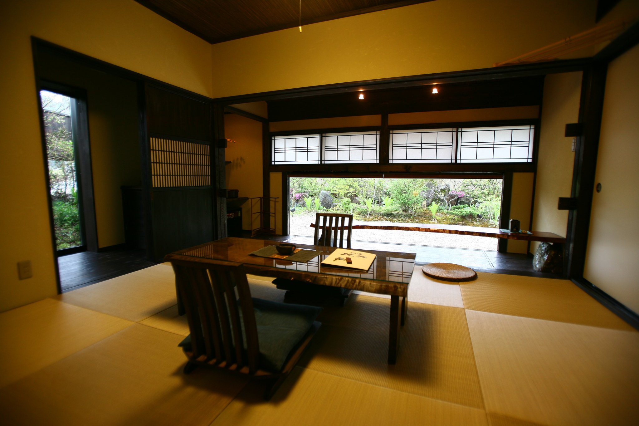 静（しずか）の間（旧和洋室）