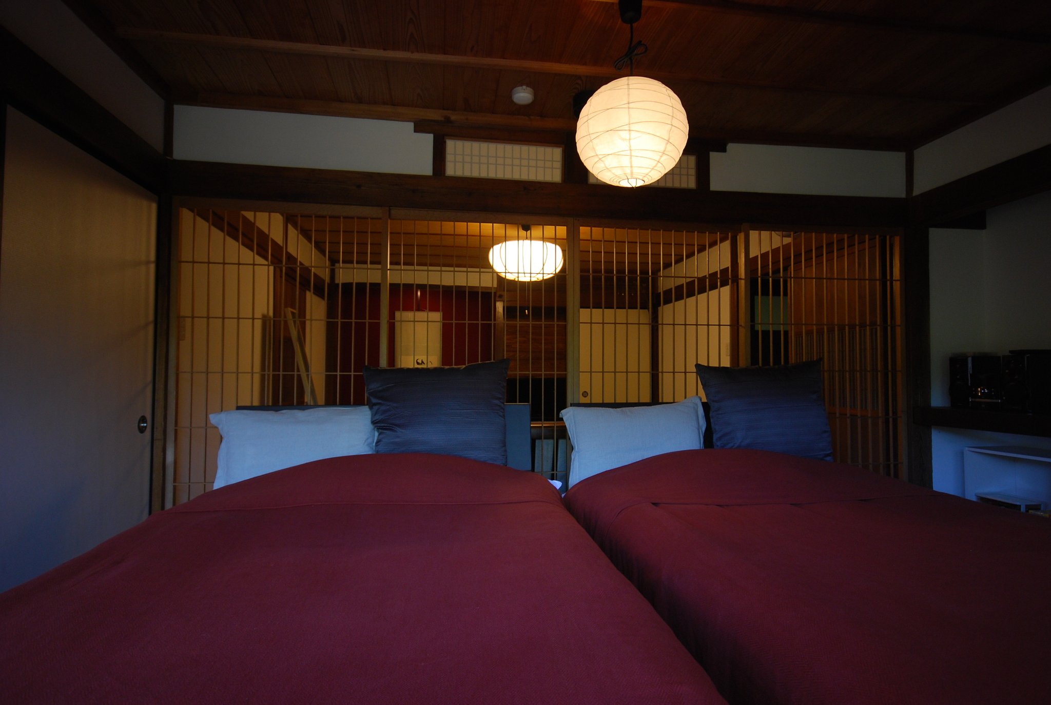 陽の間（旧和室）ベッドルーム