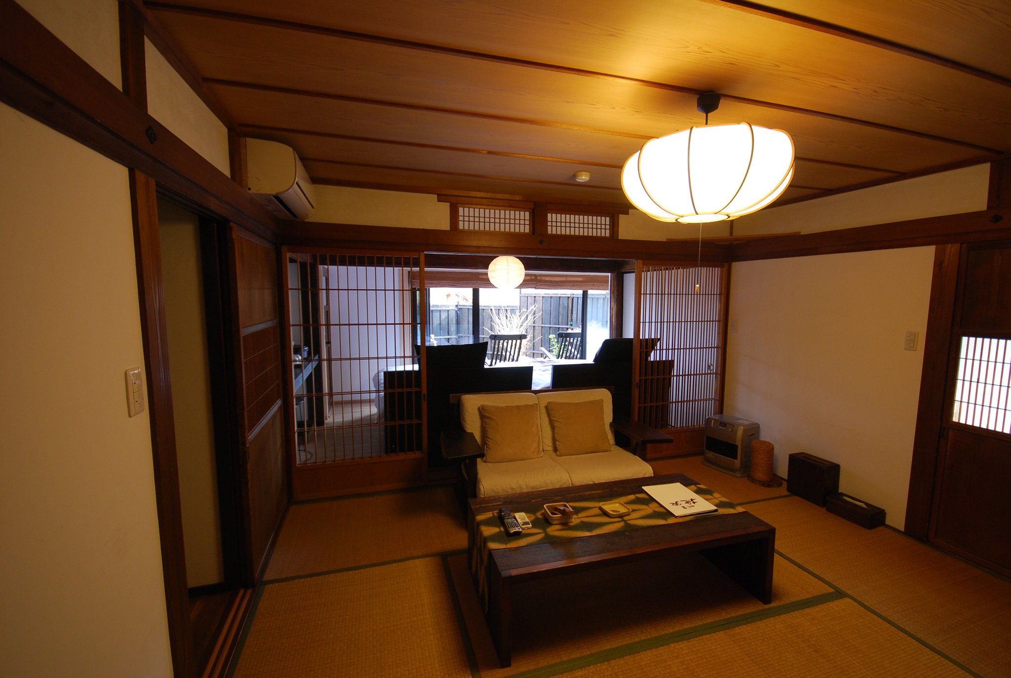 陽（ひなた）の間（旧和室）