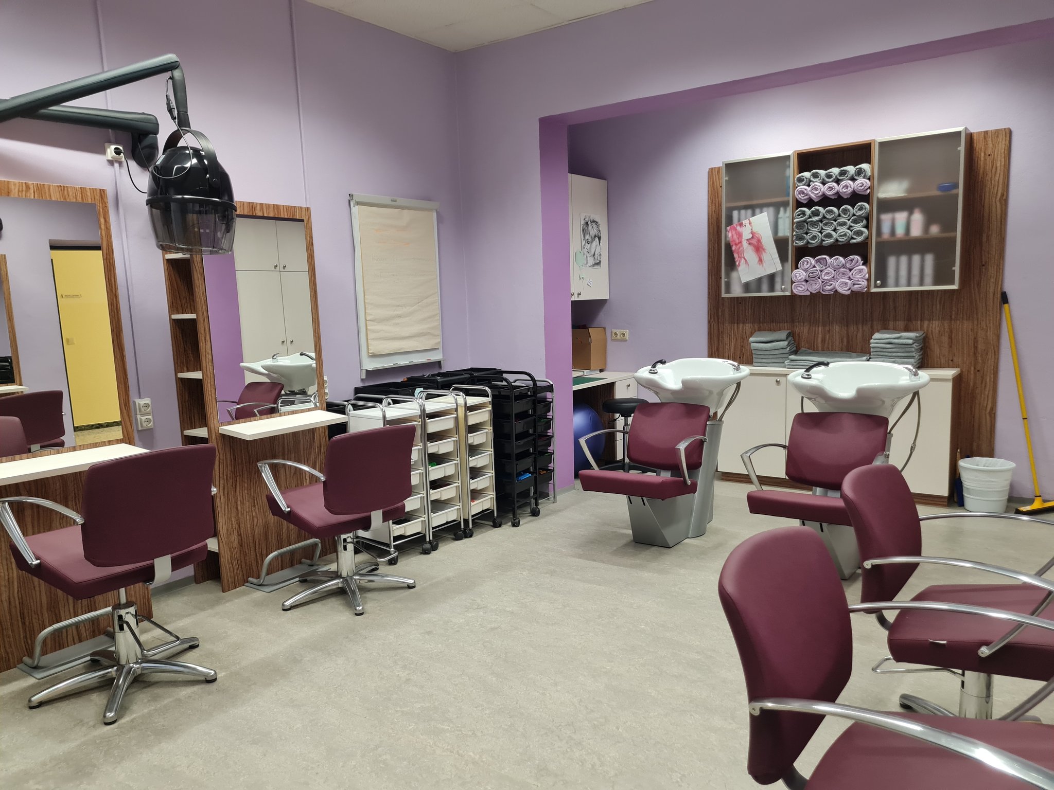 ... 2 Haarwaschbecken. 