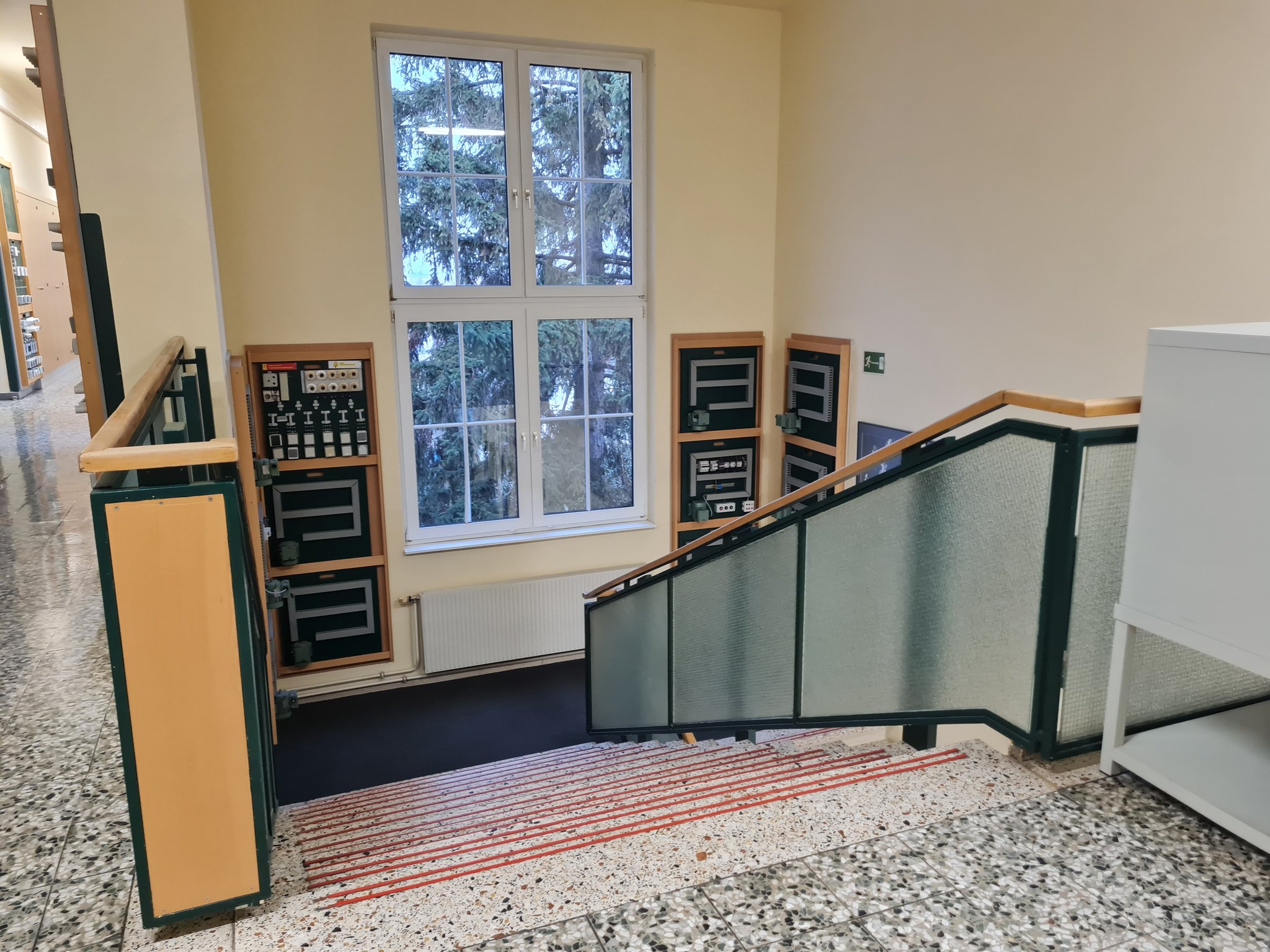 Das war es mit unserem virtuellen Rundgang. Wir begleiten Sie noch hinaus.