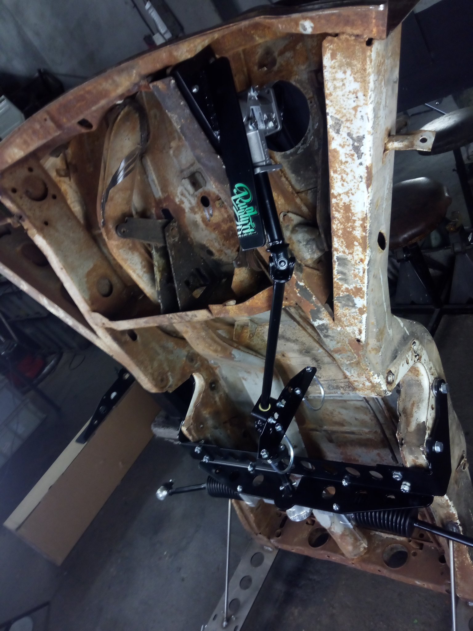 Sits high up to the chassis.