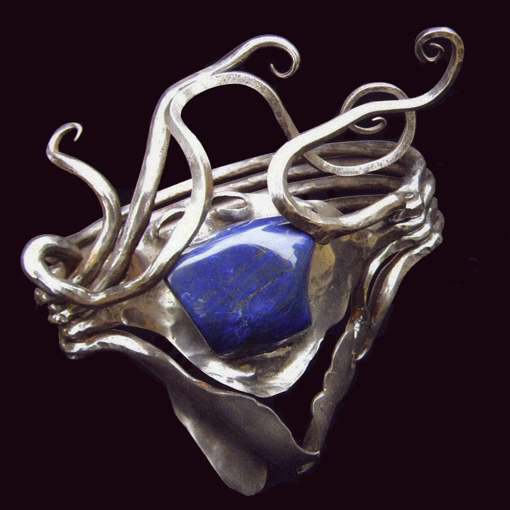 "Bague 41" - Fer pur, Lapis-Lazuli, Acier feuilleté - 34 x 29 cm Arnaud Elisabeth