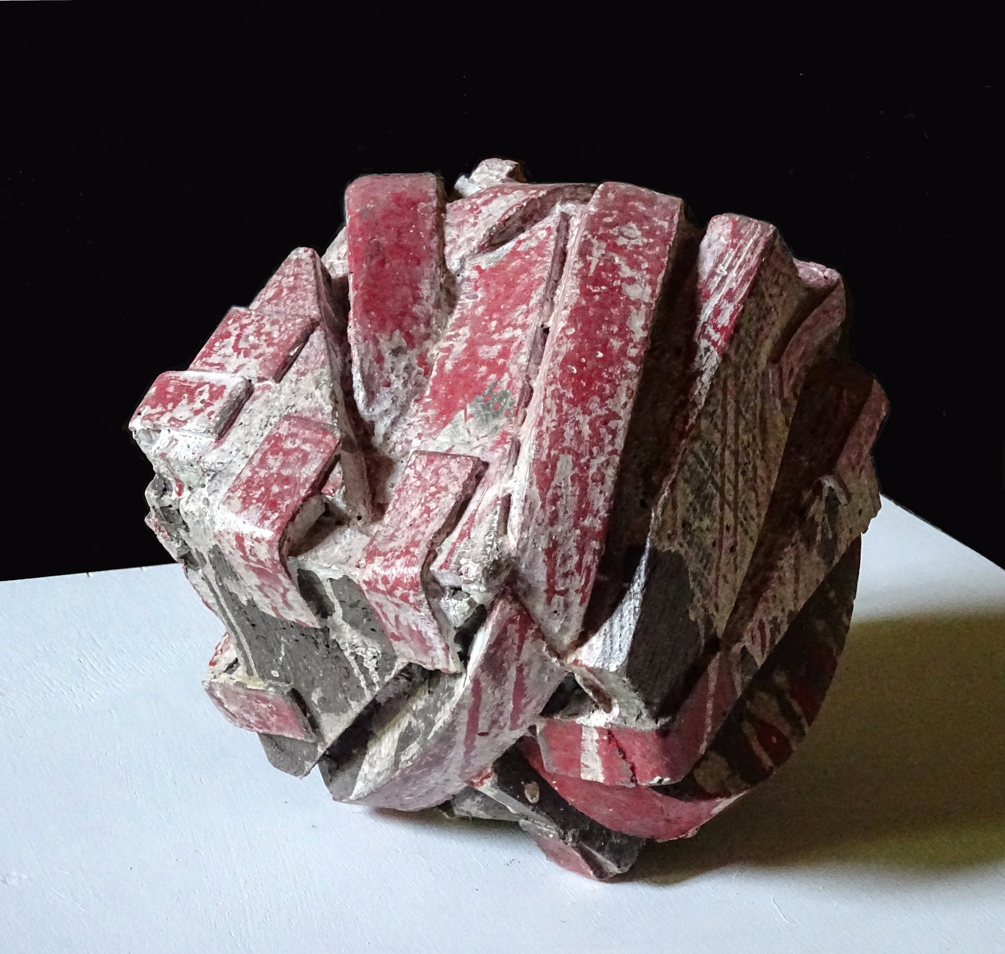 "Roulé par la mer 8" - ciment coloré - 23x23x23cm