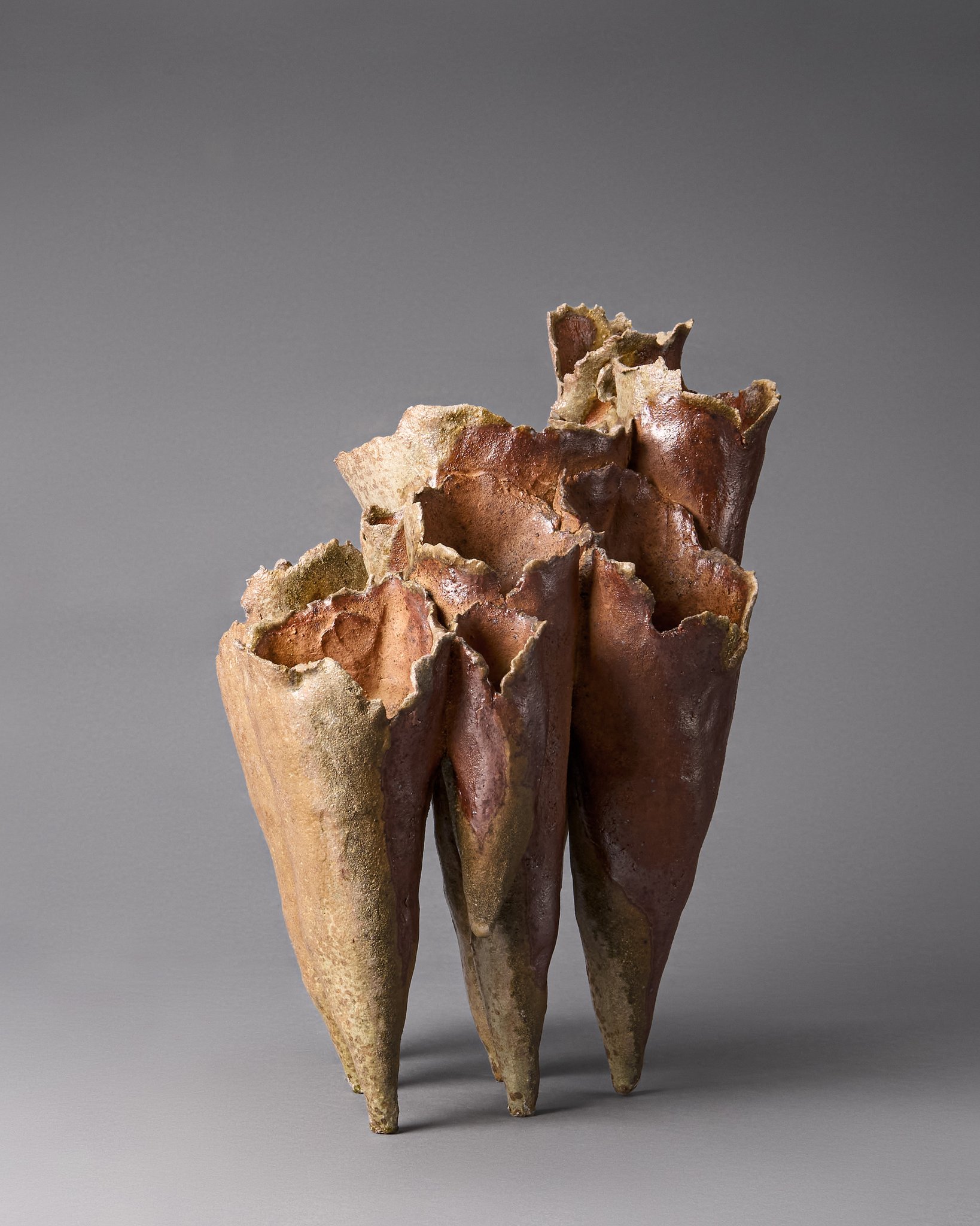 "Les pieds pointus"  grès blanc modelé, engobe de porcelaine - H32 x l23 x L28