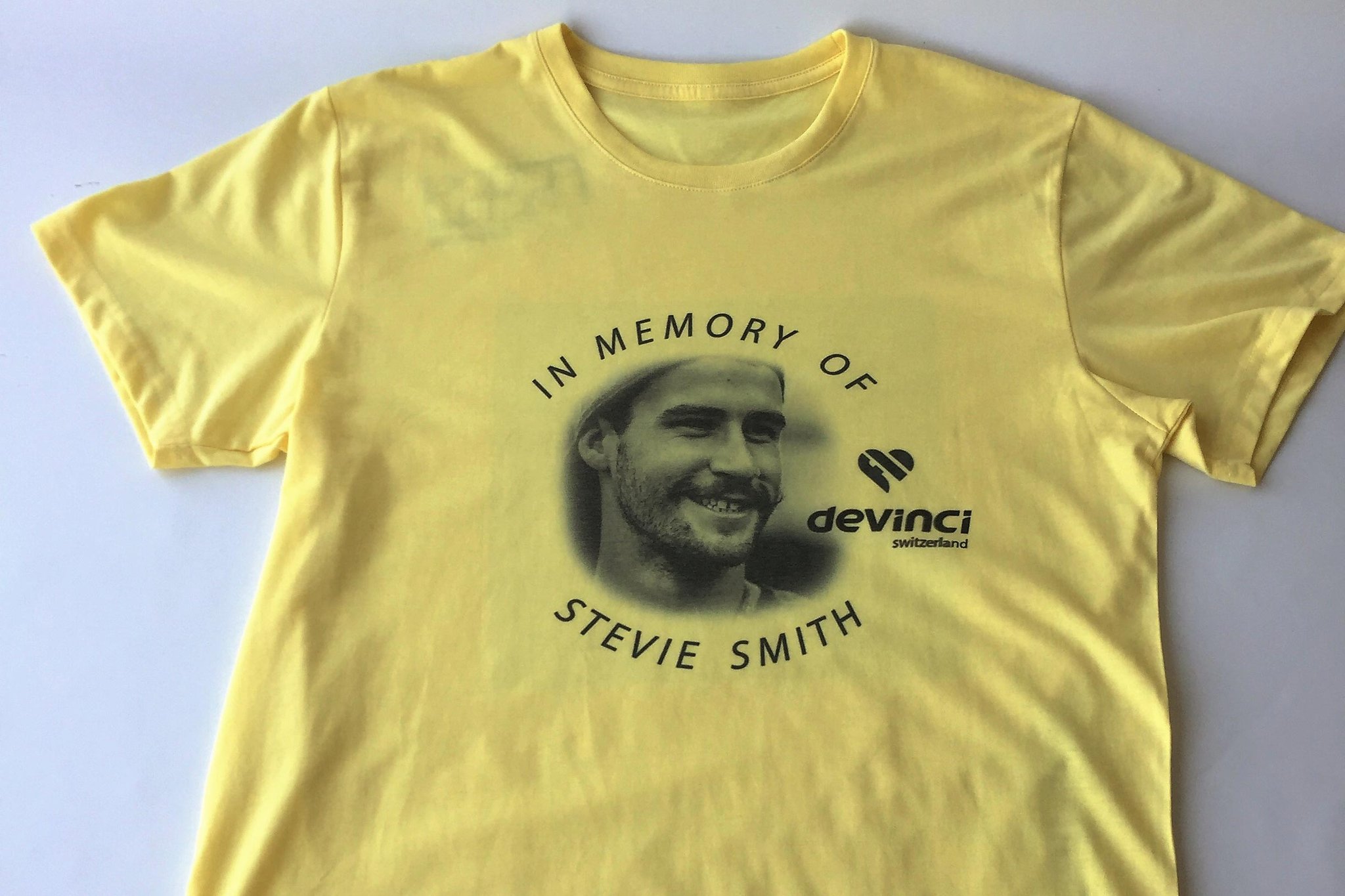 T-Shirt im Sublimations-Druck auf farbigem Mischgewebe