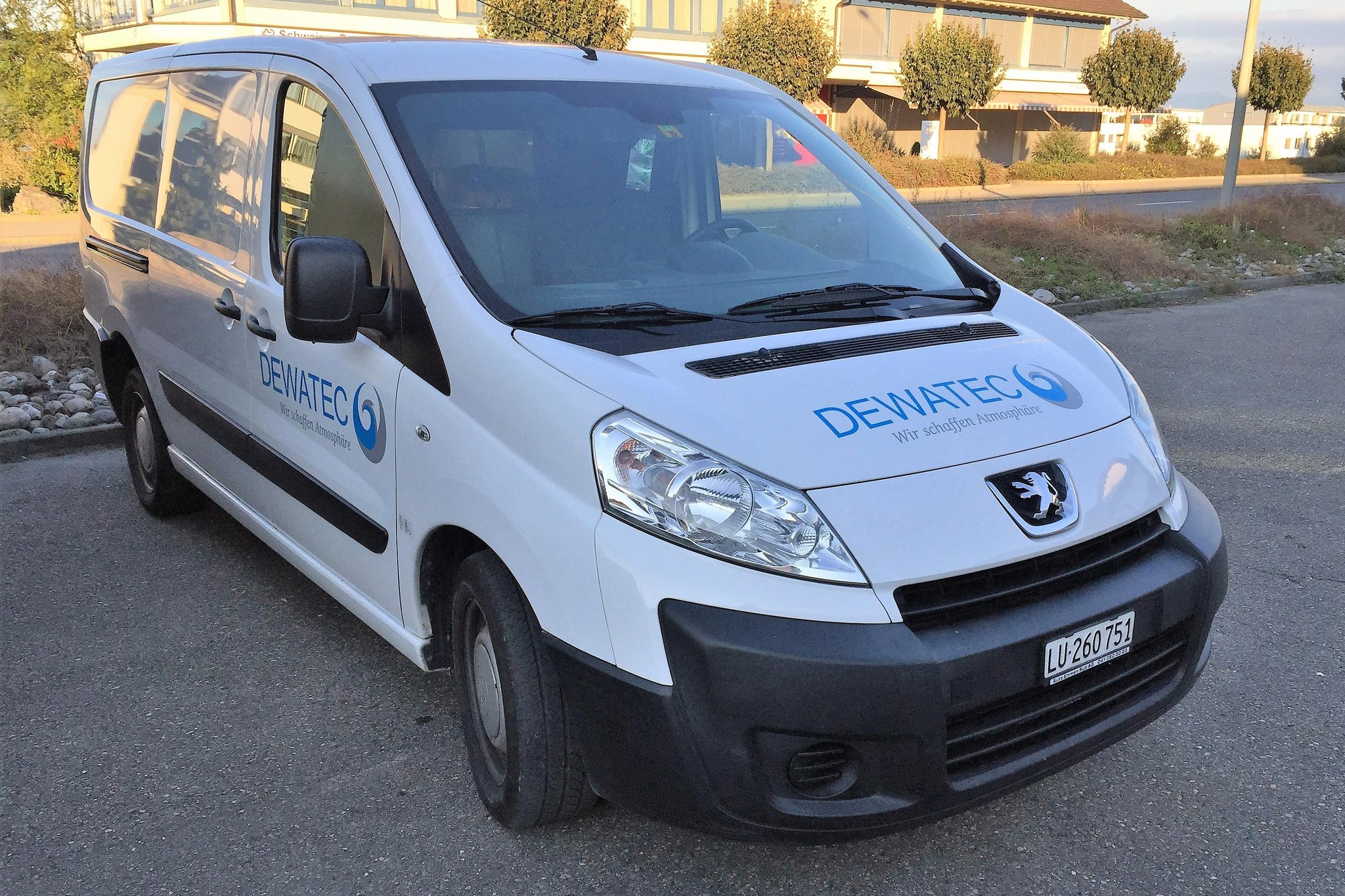 Beschrifteter Bus für Dewatec, Nottwil