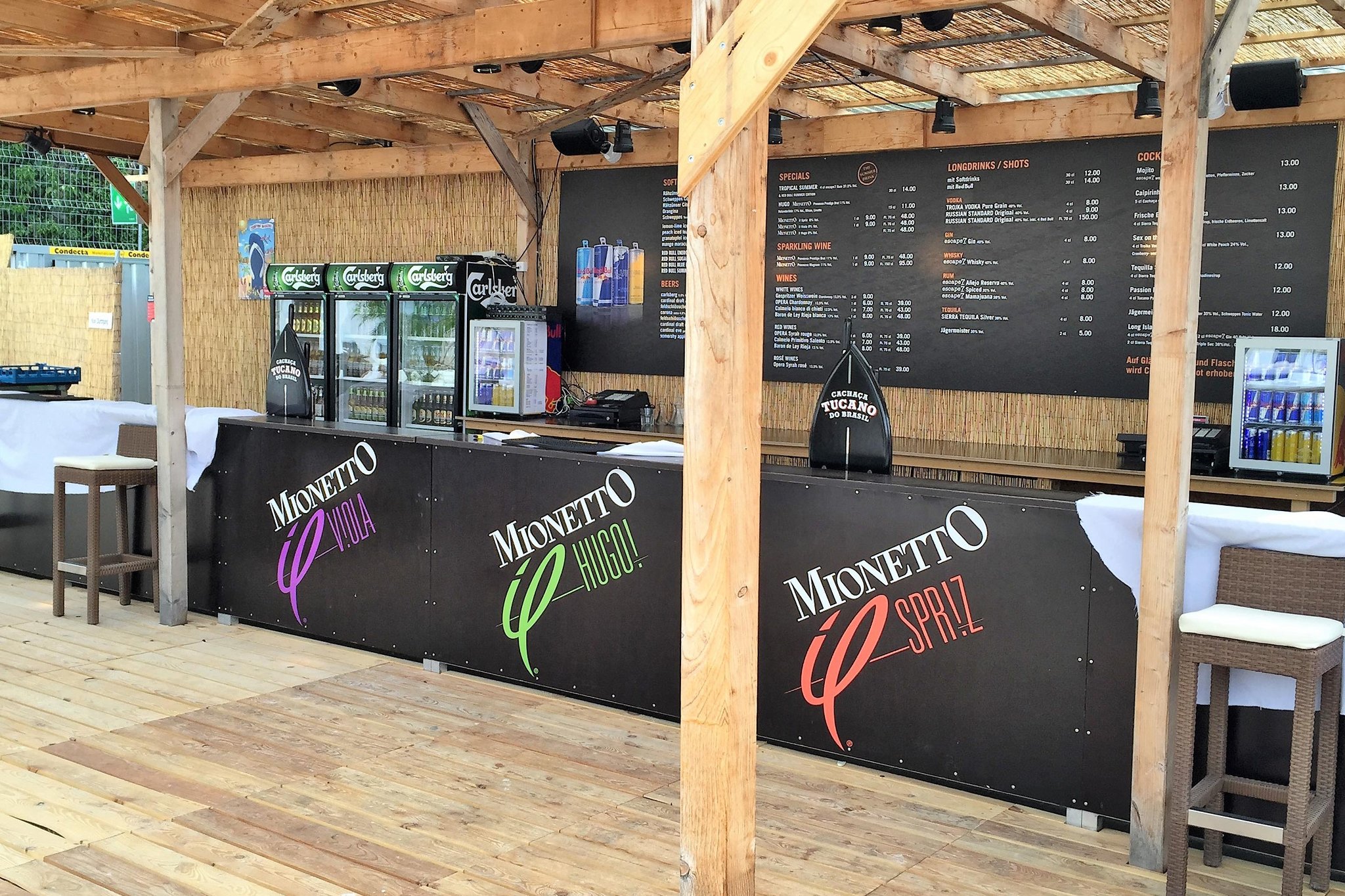 Beschriftete Theke als Promo in Bern