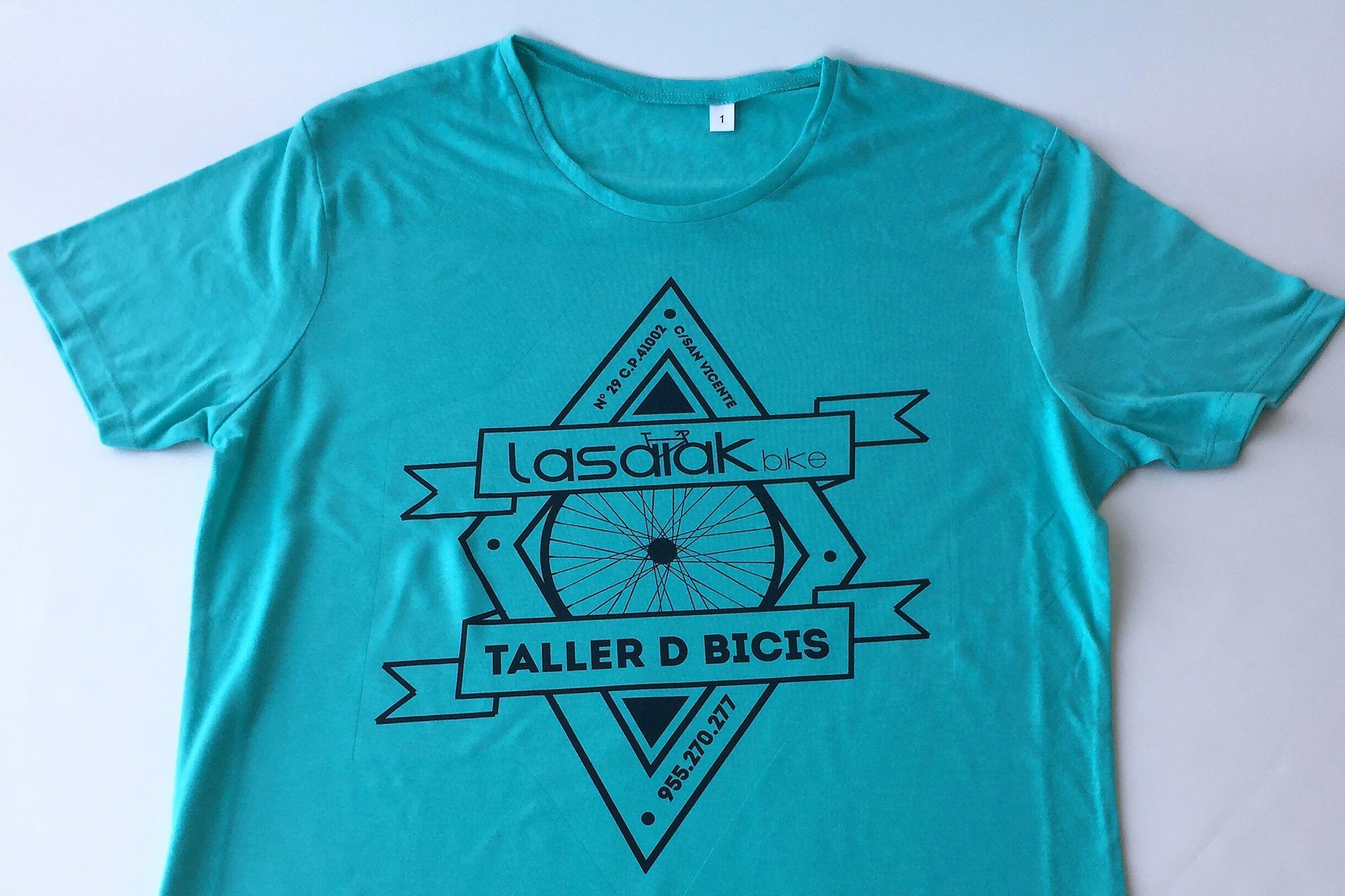 T-Shirt im Sublimations-Druck auf farbigem Polyestergewebe